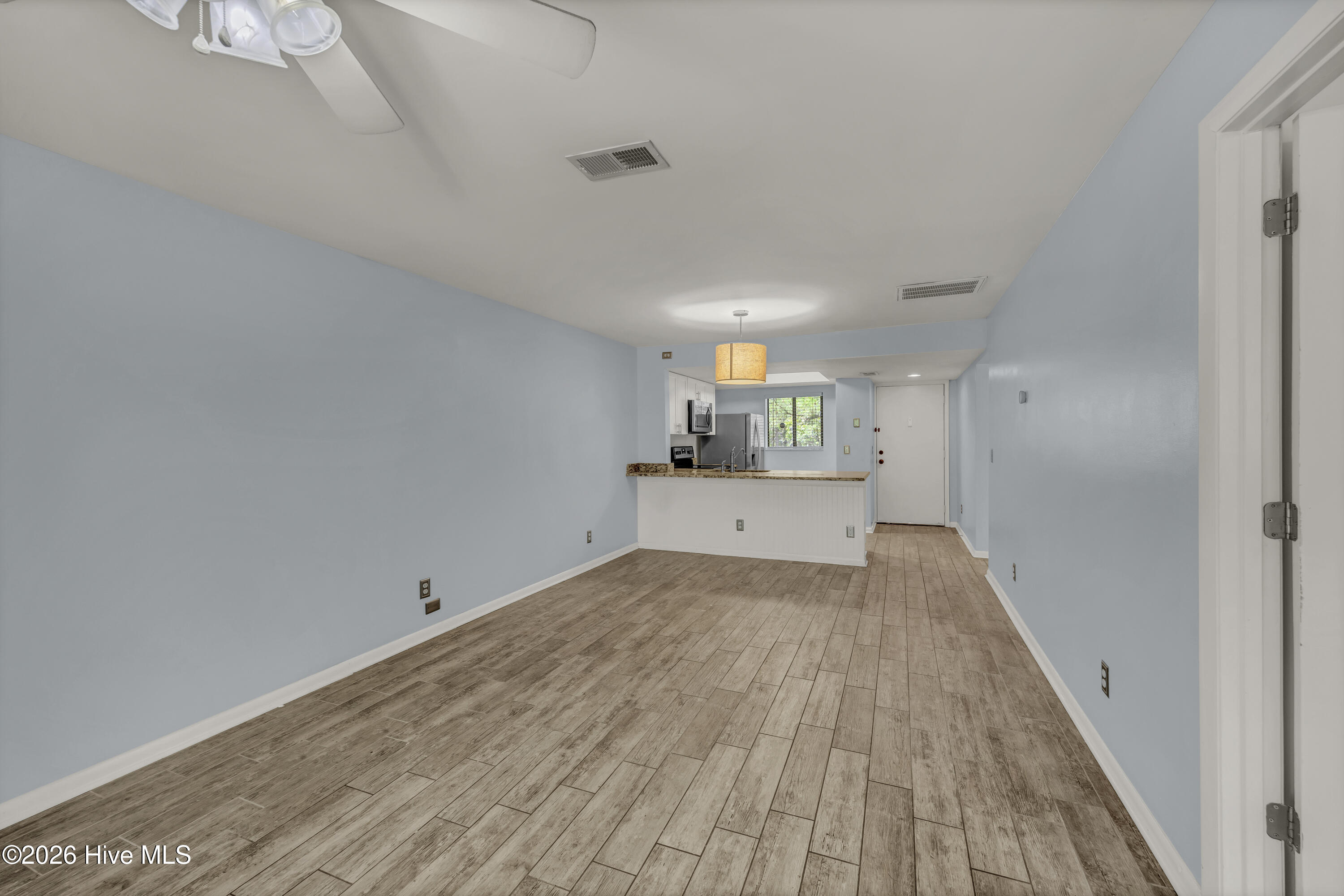 100573261 | Photo 16
