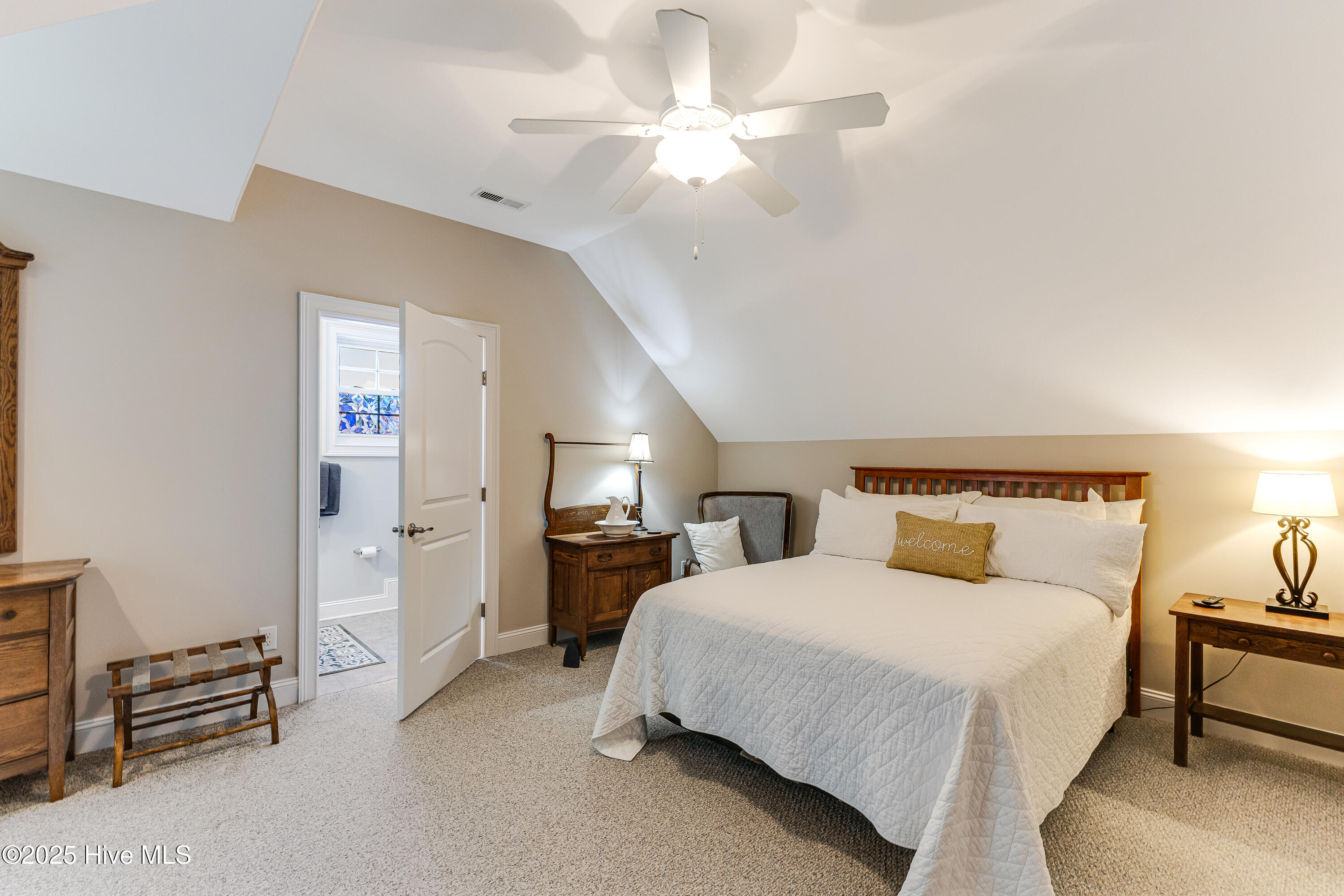 100519190 | Photo 30