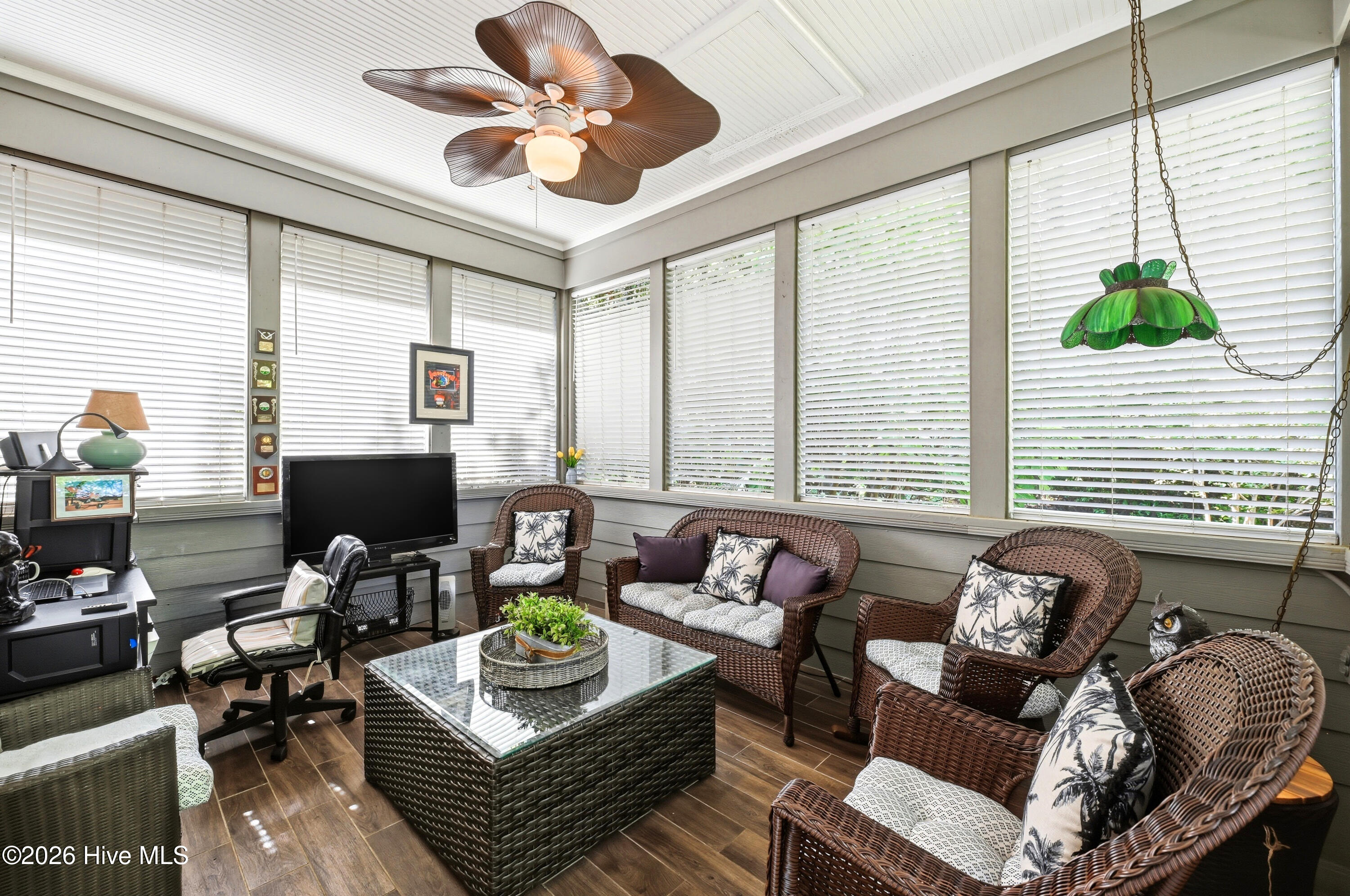 100567999 | Photo 40