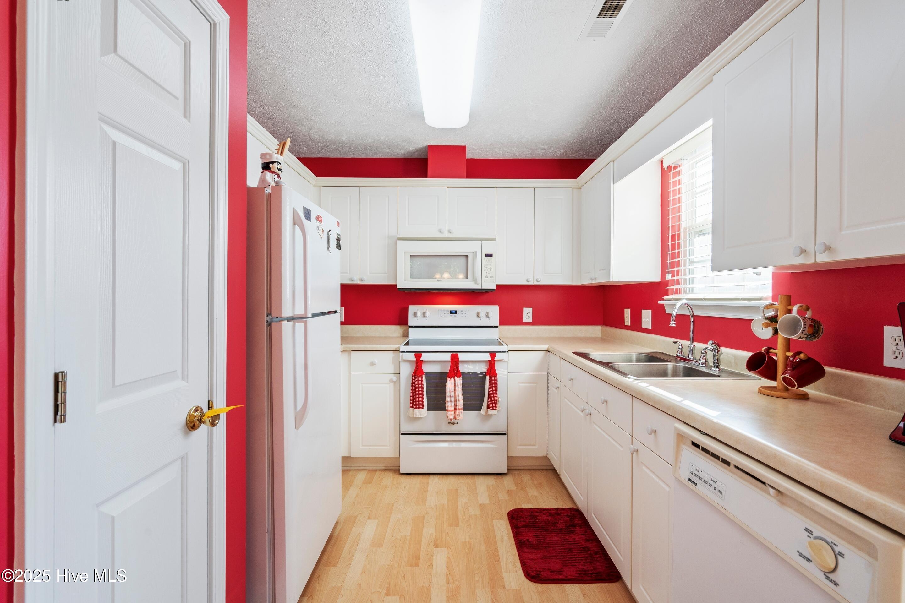 100546792 | Photo 28