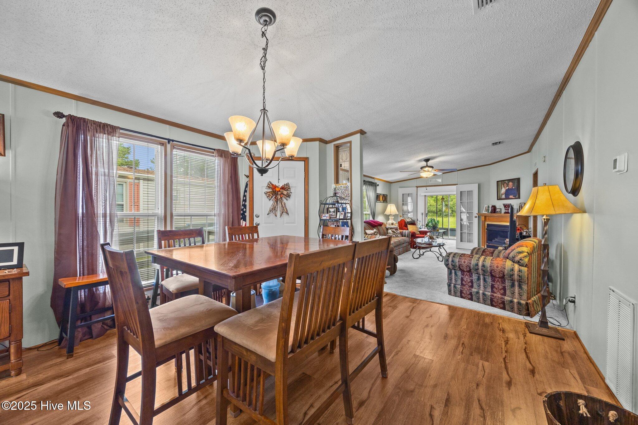 100514117 | Photo 16