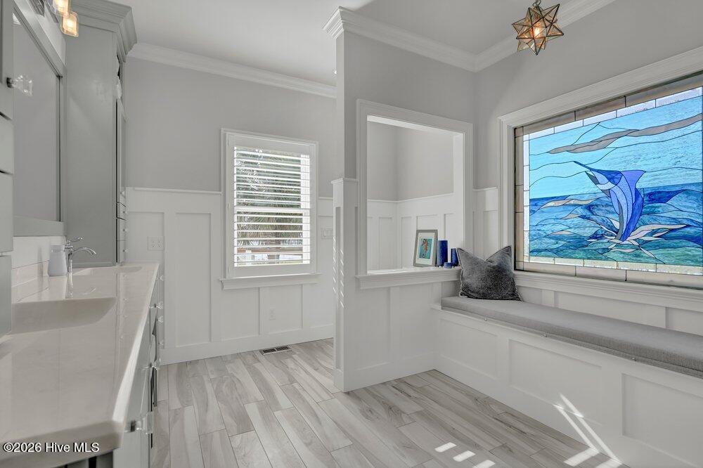 100563942 | Photo 25