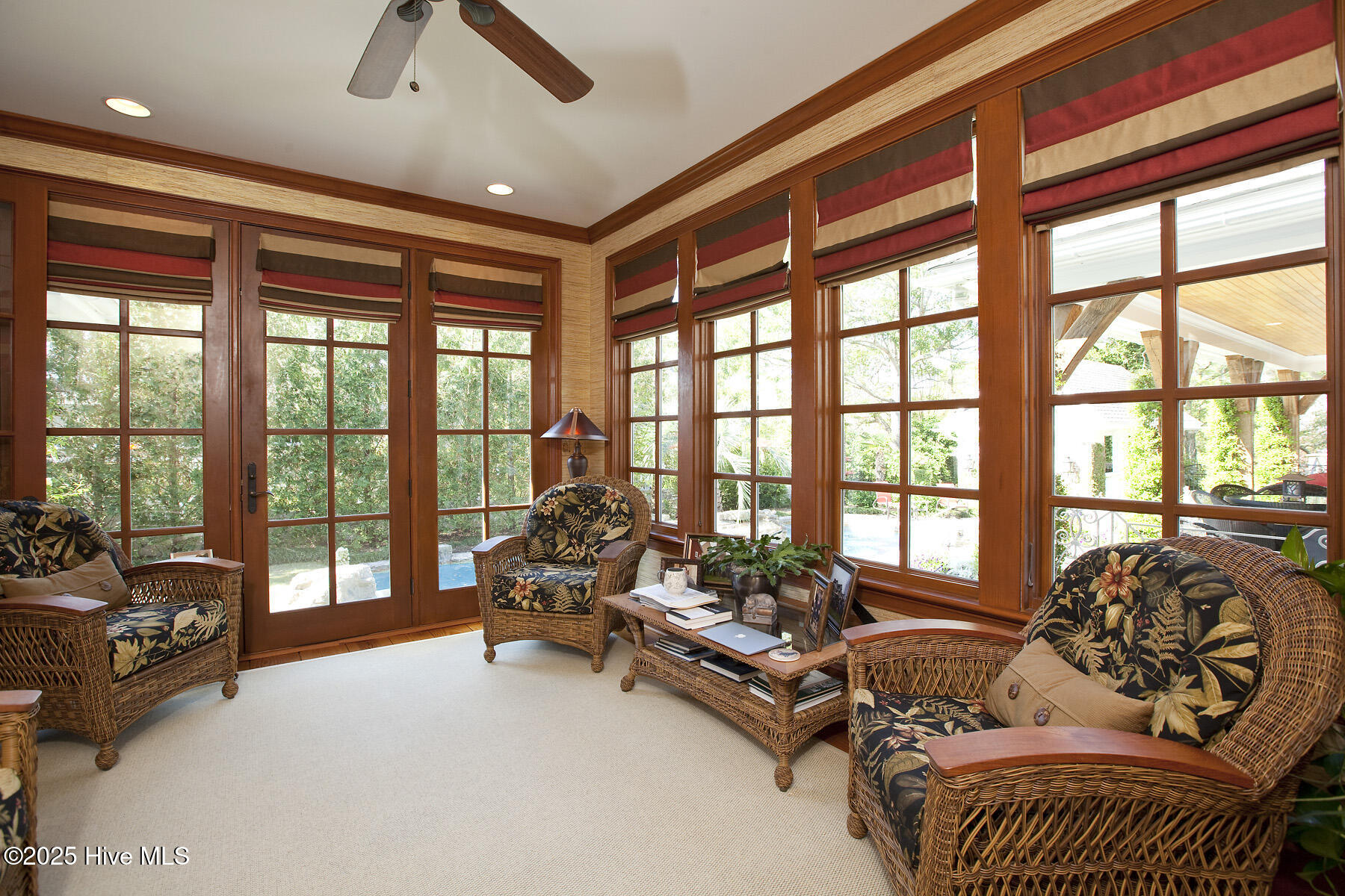 100560338 | Photo 22