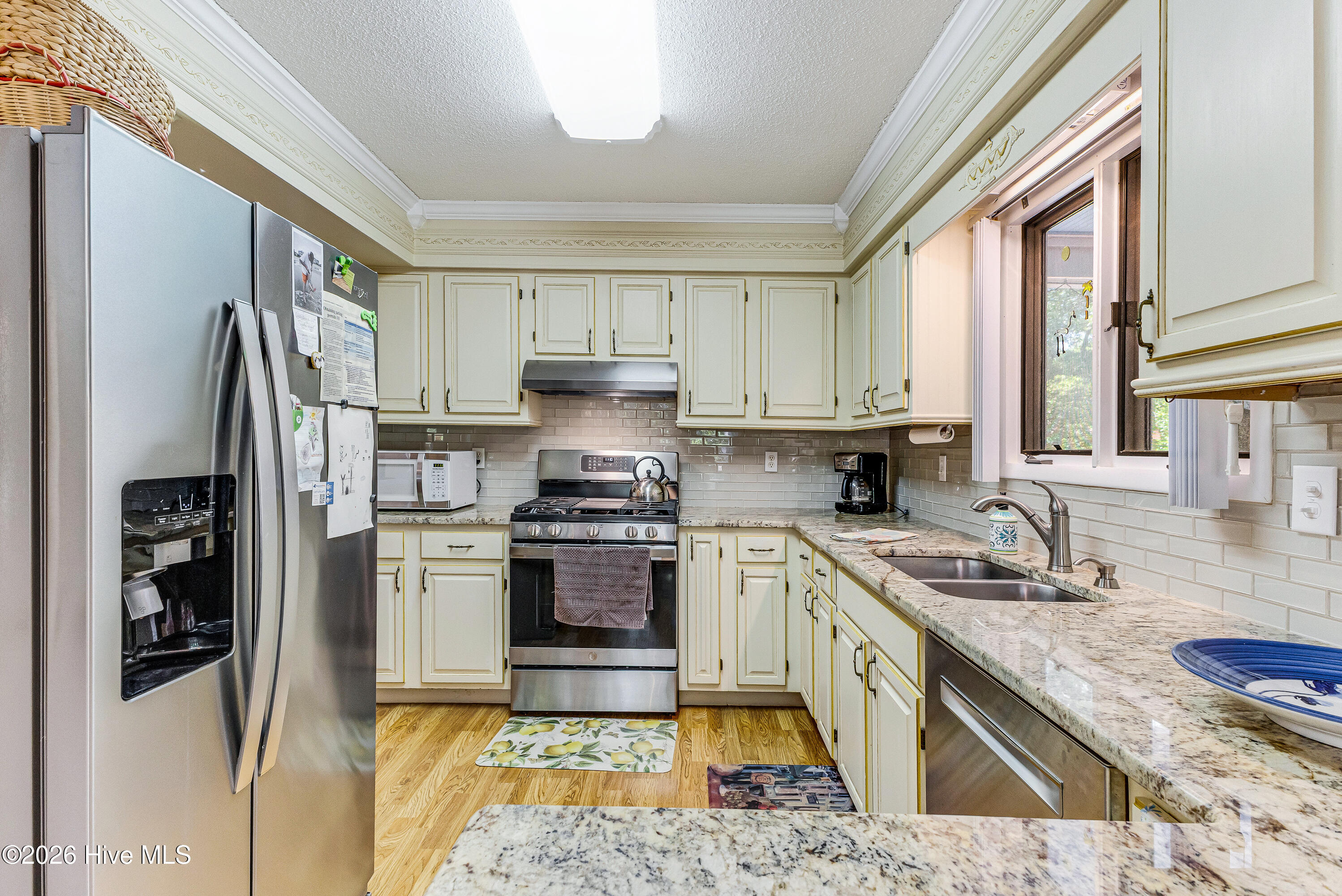 100571669 | Photo 6