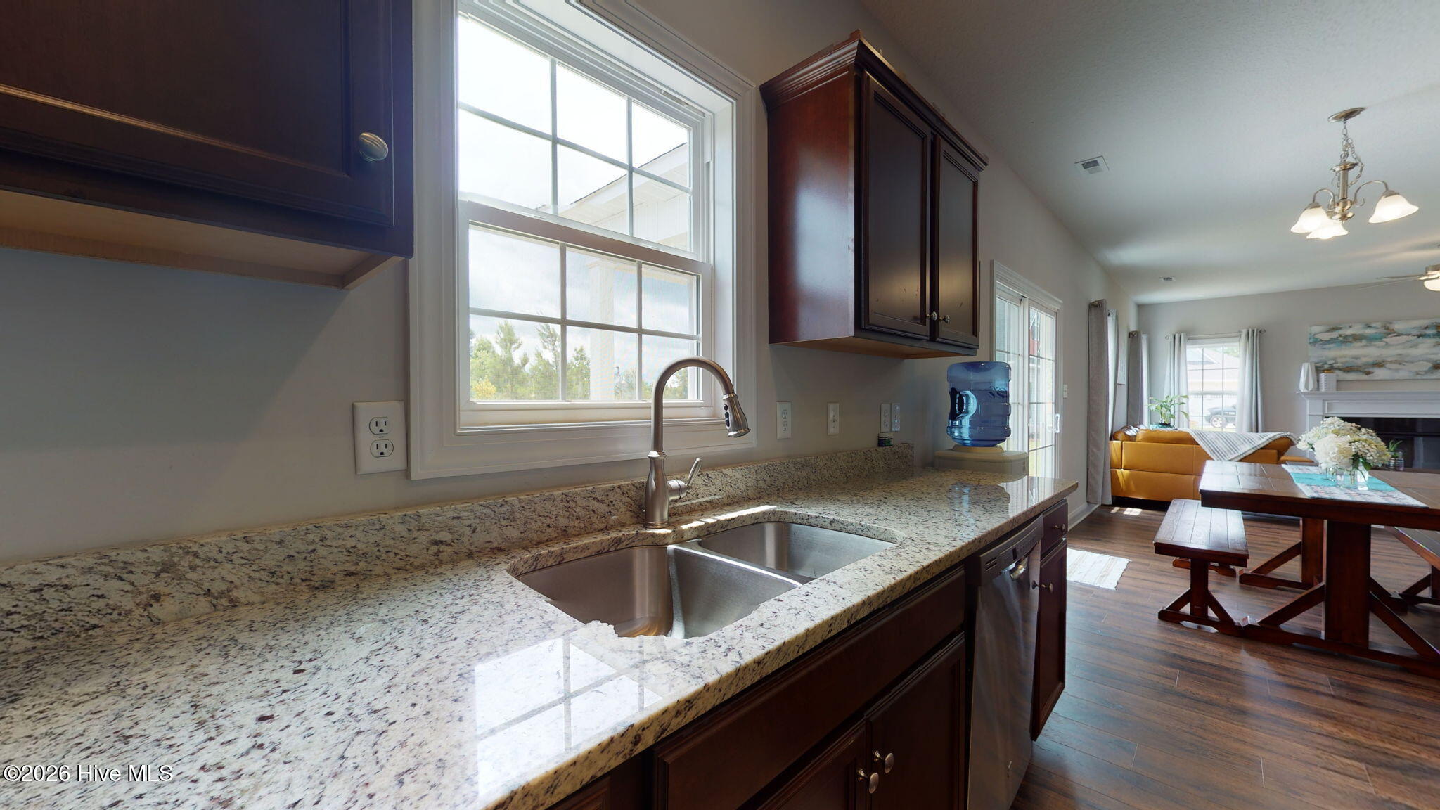 100558760 | Photo 18