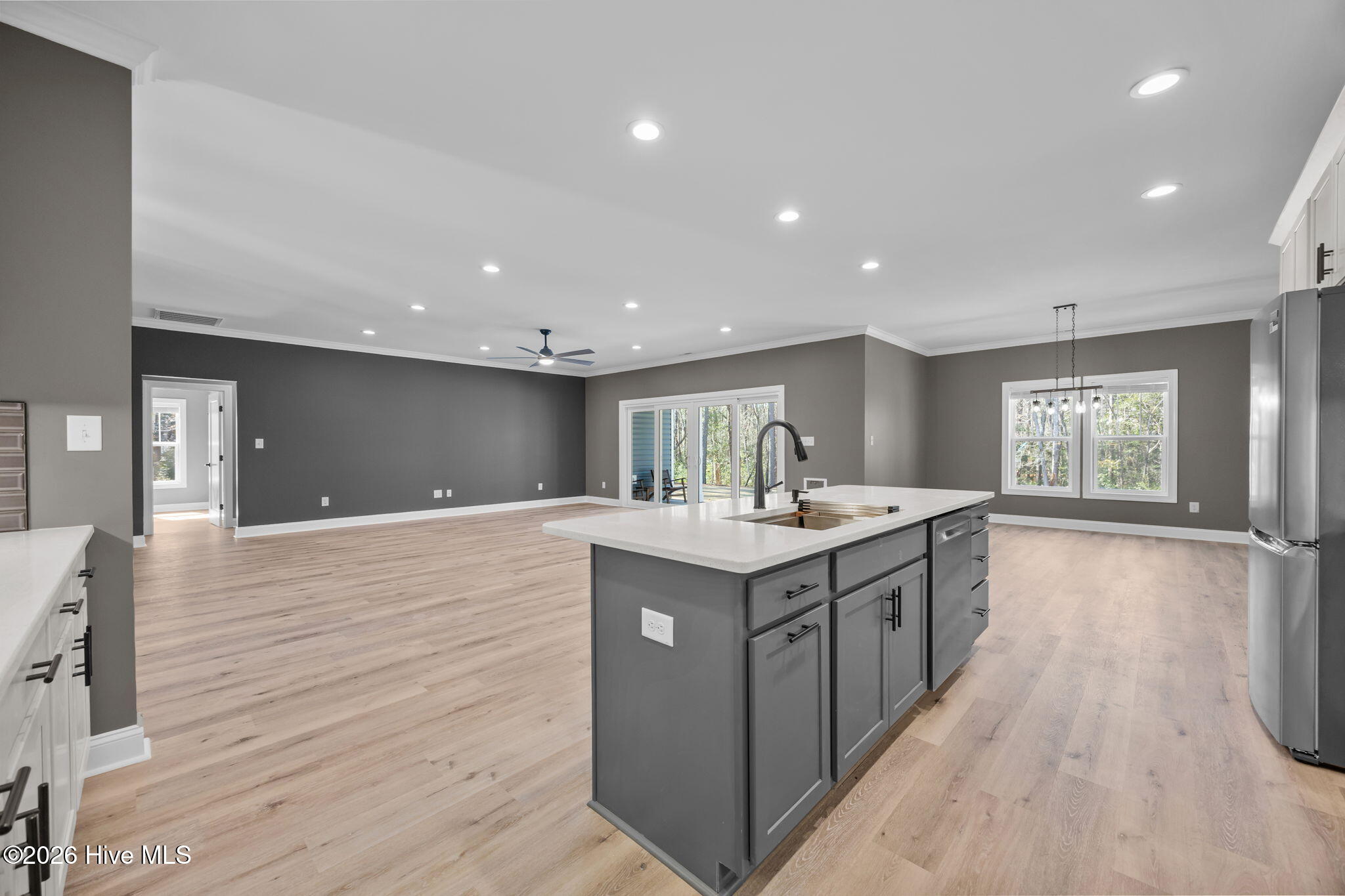 100569181 | Photo 13