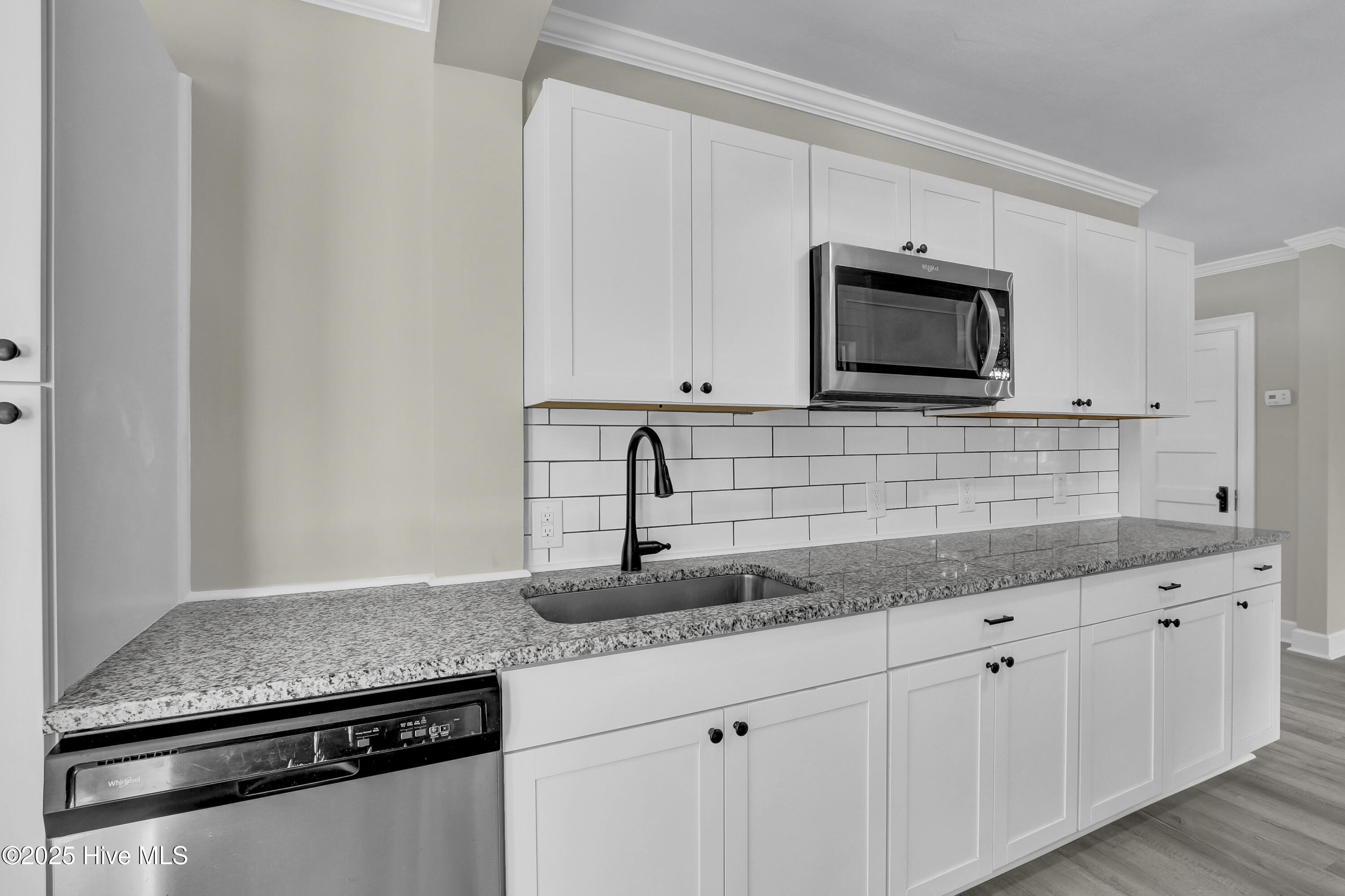 100534298 | Photo 11