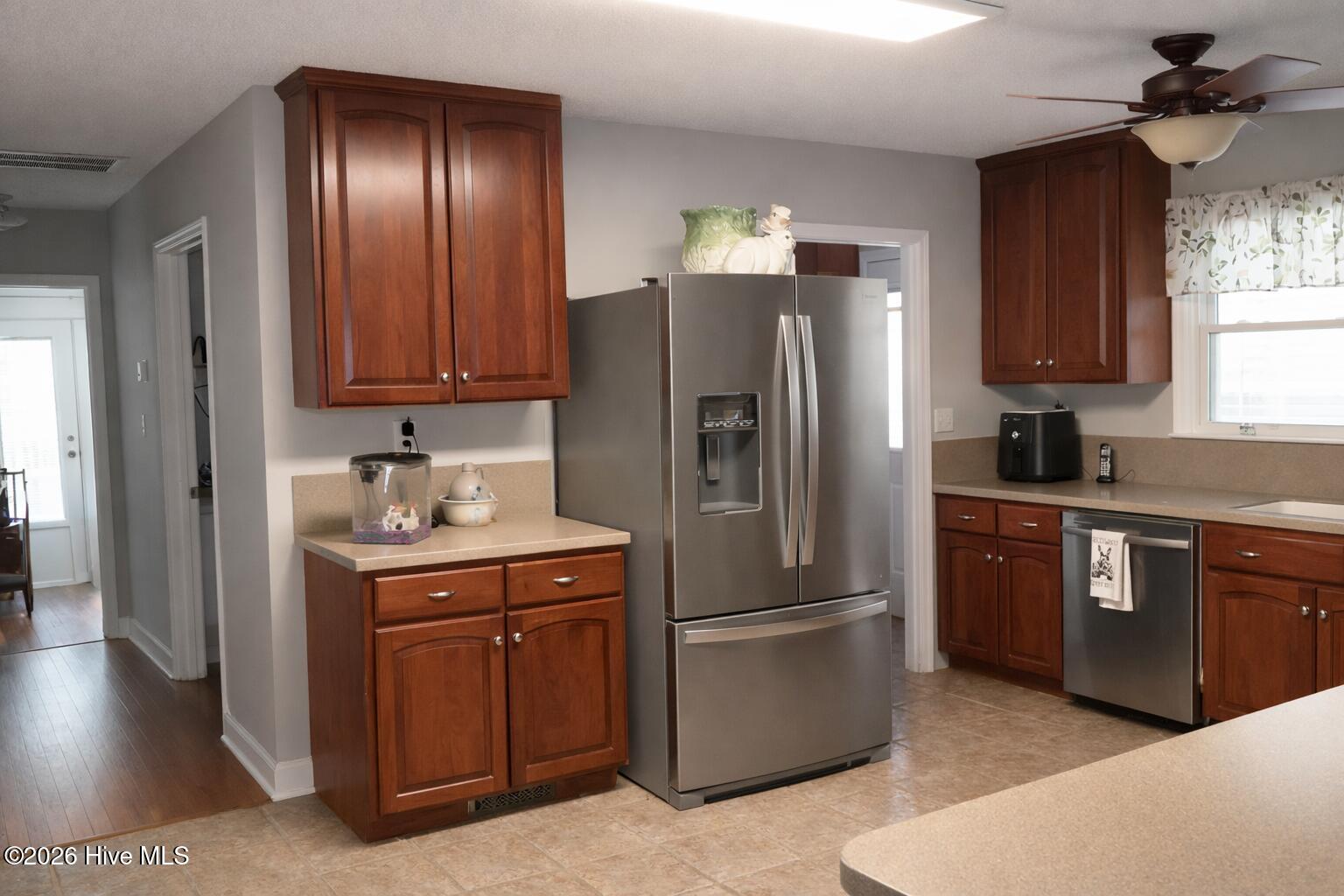 100544114 | Photo 16