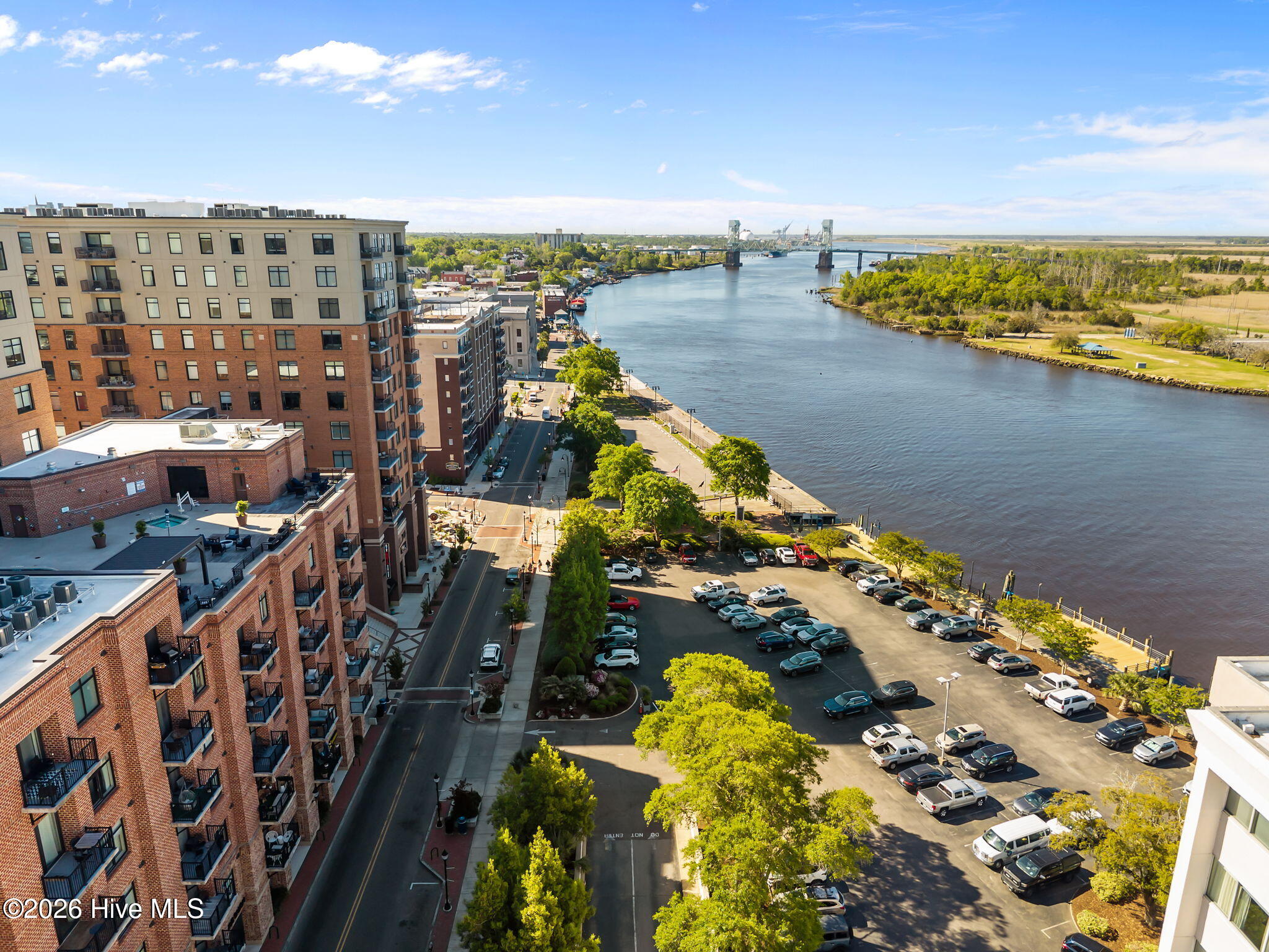 100565283 | Photo 69