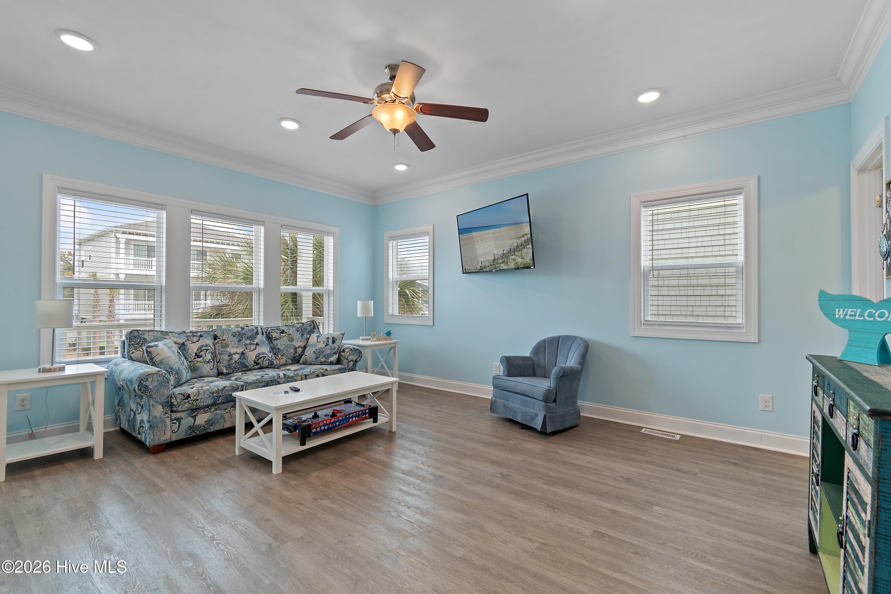 100555702 | Photo 25