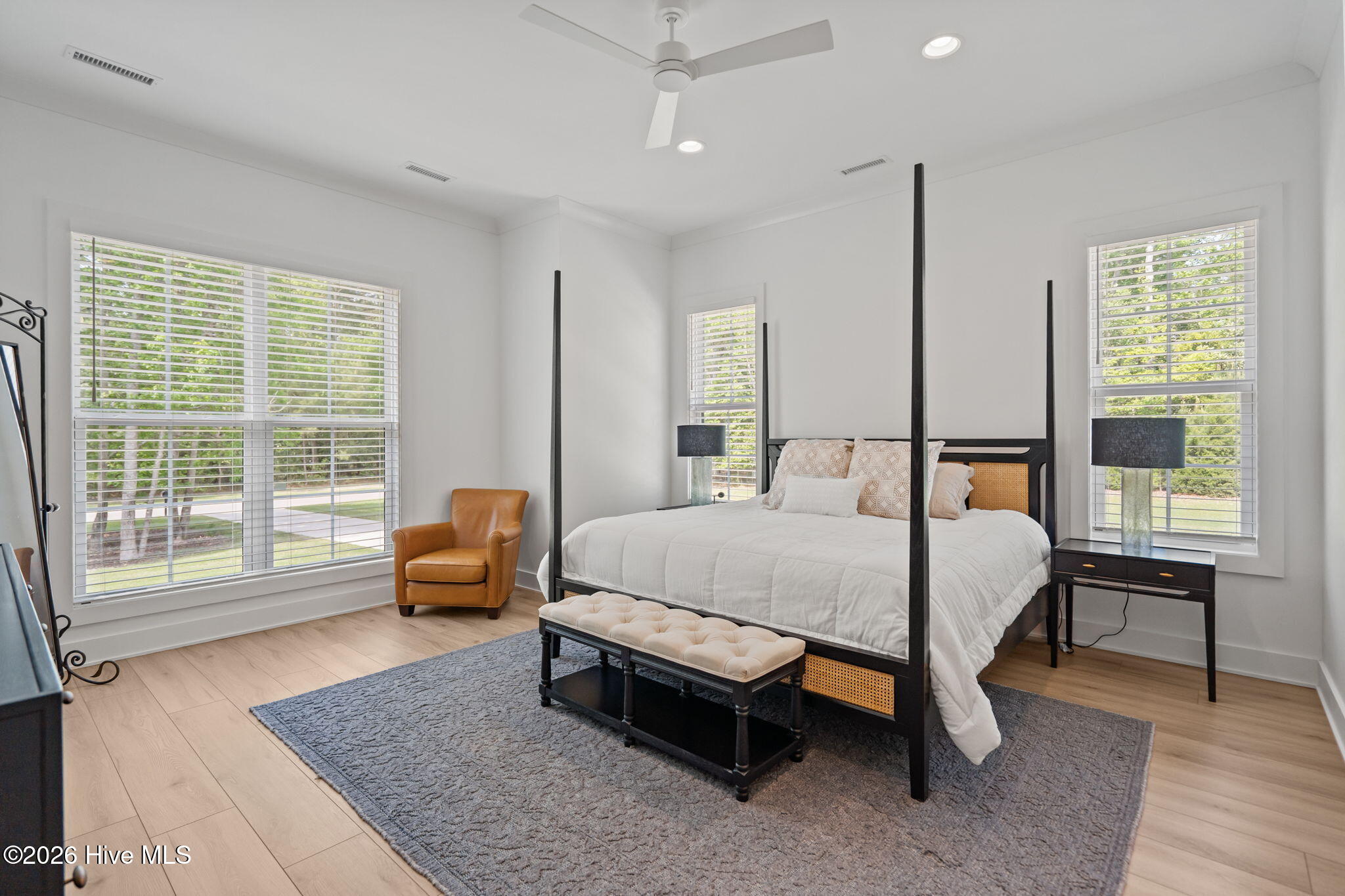 100566934 | Photo 32