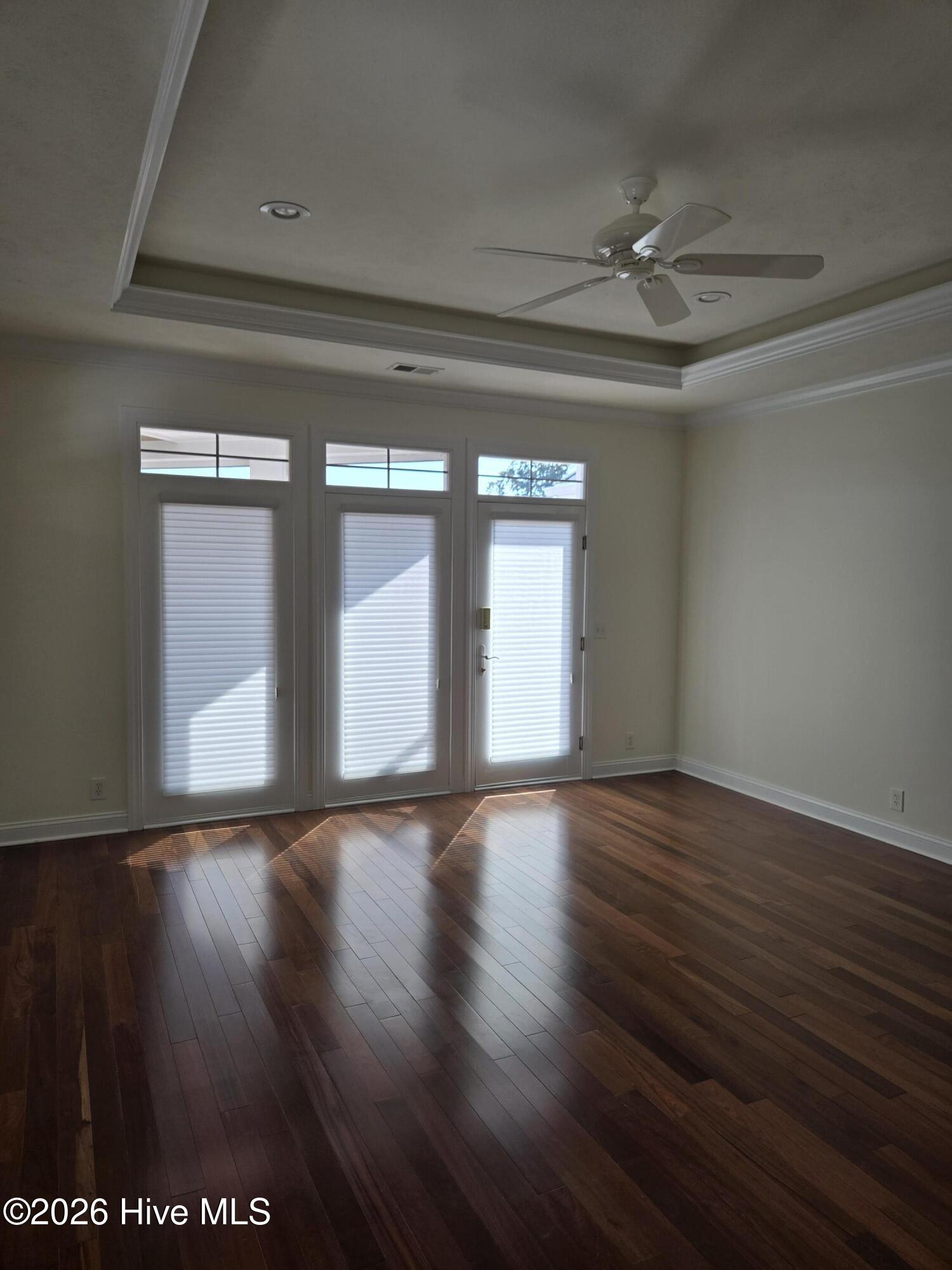 100545211 | Photo 37