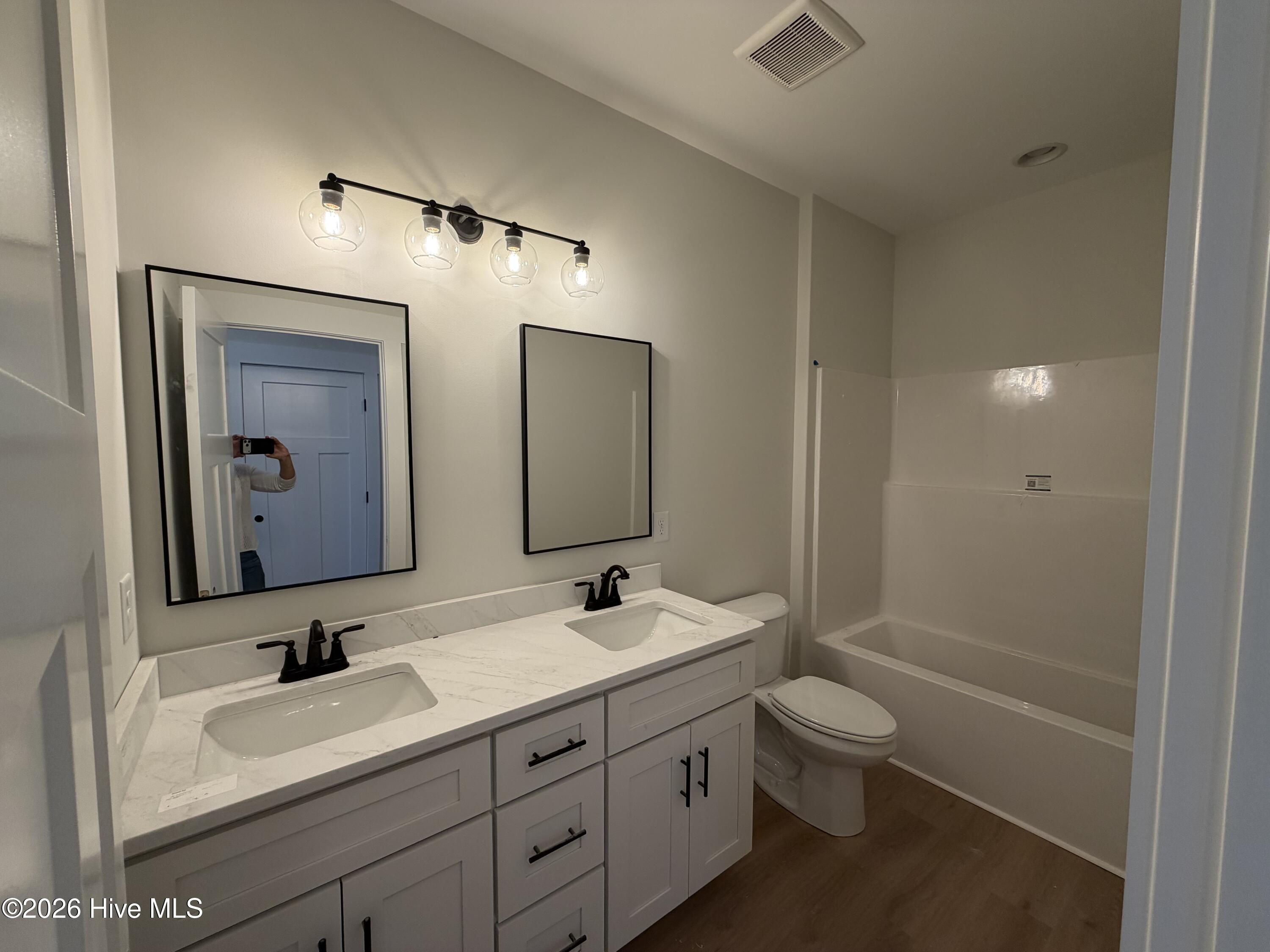 100559607 | Photo 40