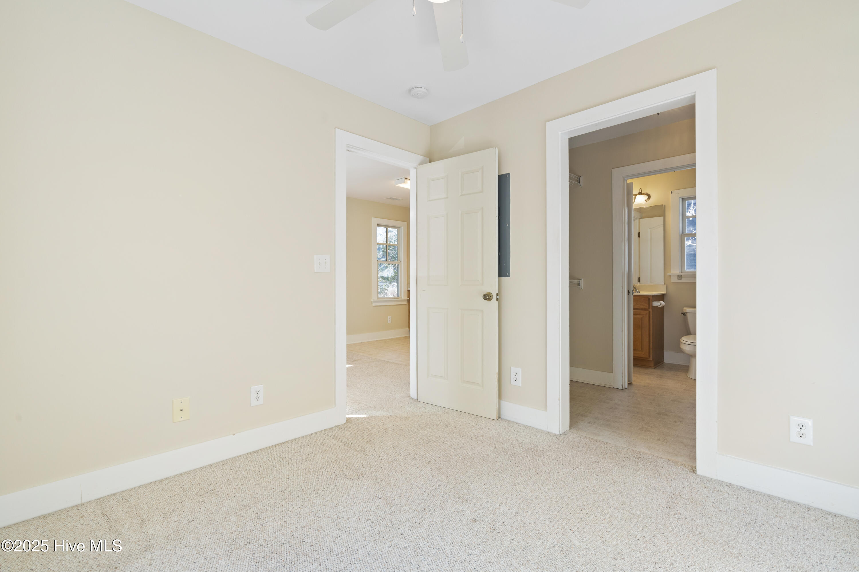 100543088 | Photo 36