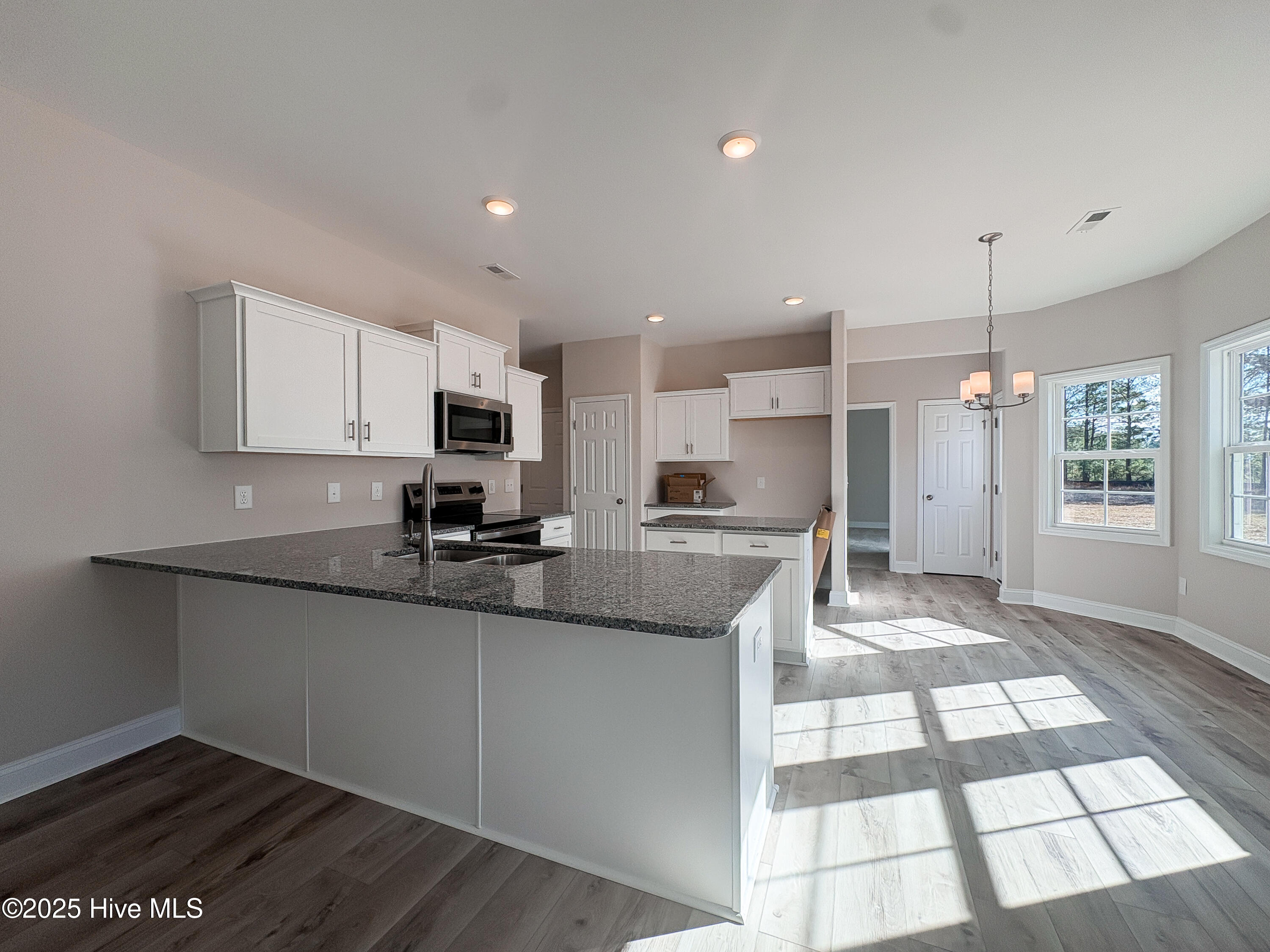 100544649 | Photo 12