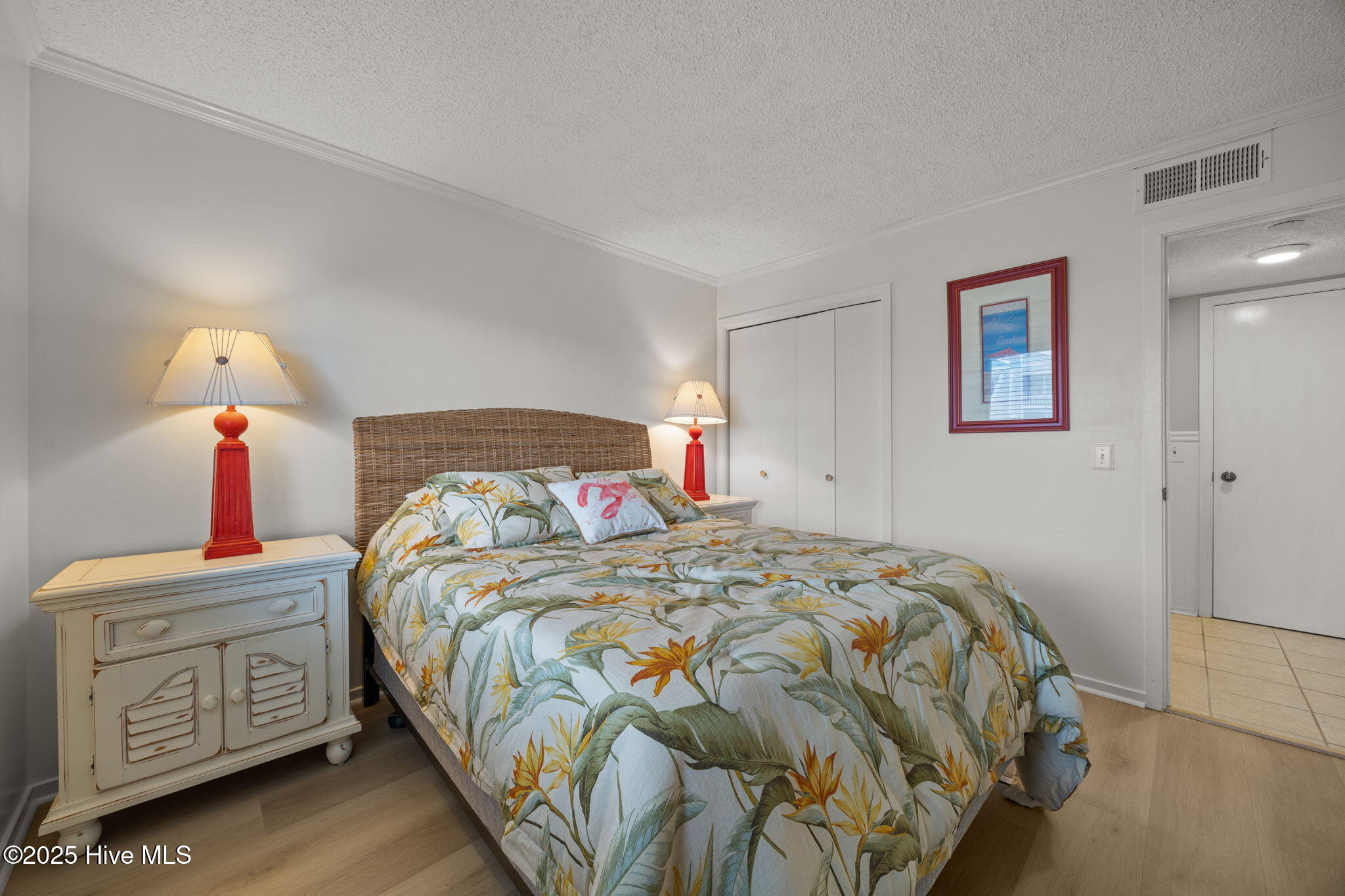 100548198 | Photo 17