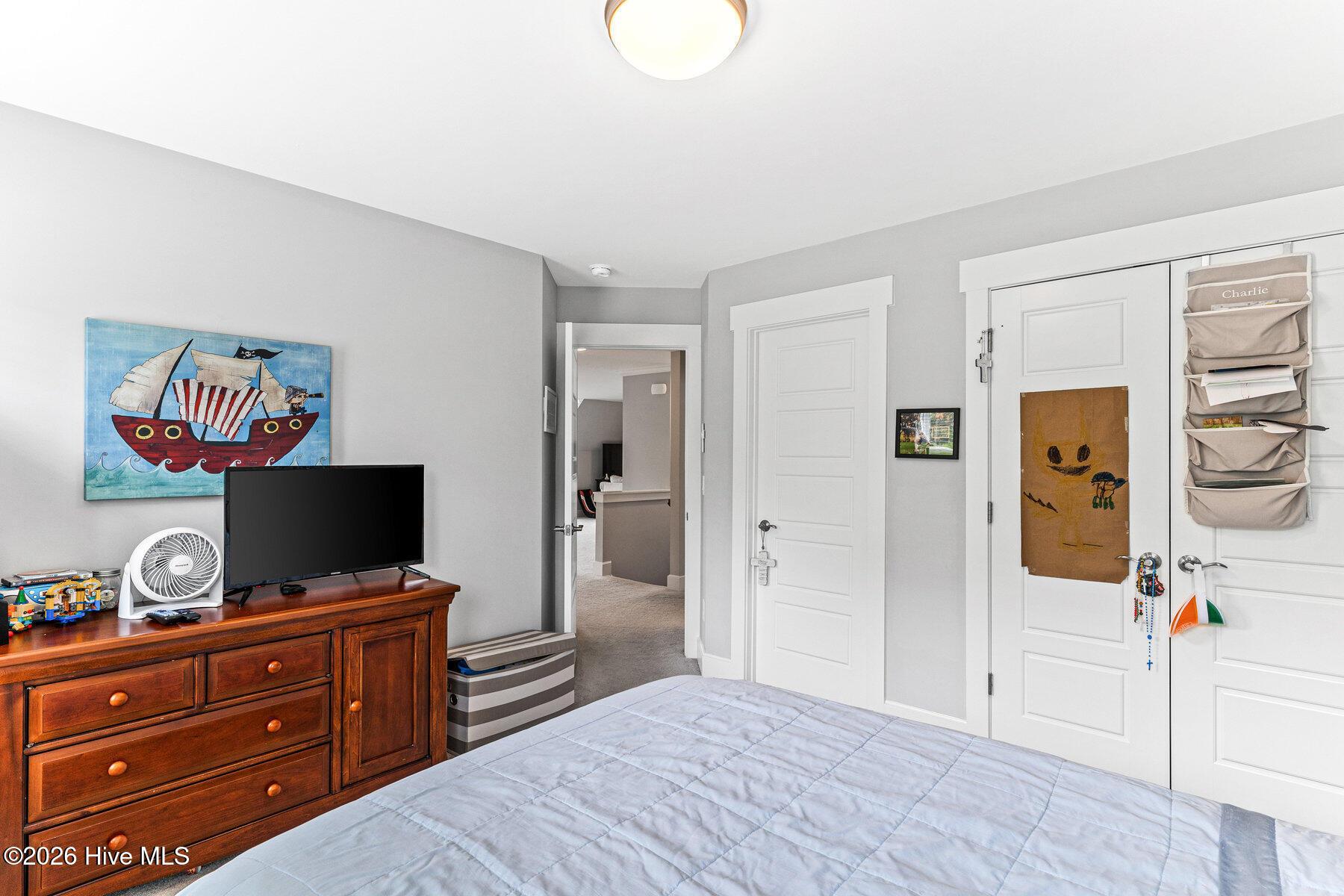 100548858 | Photo 24