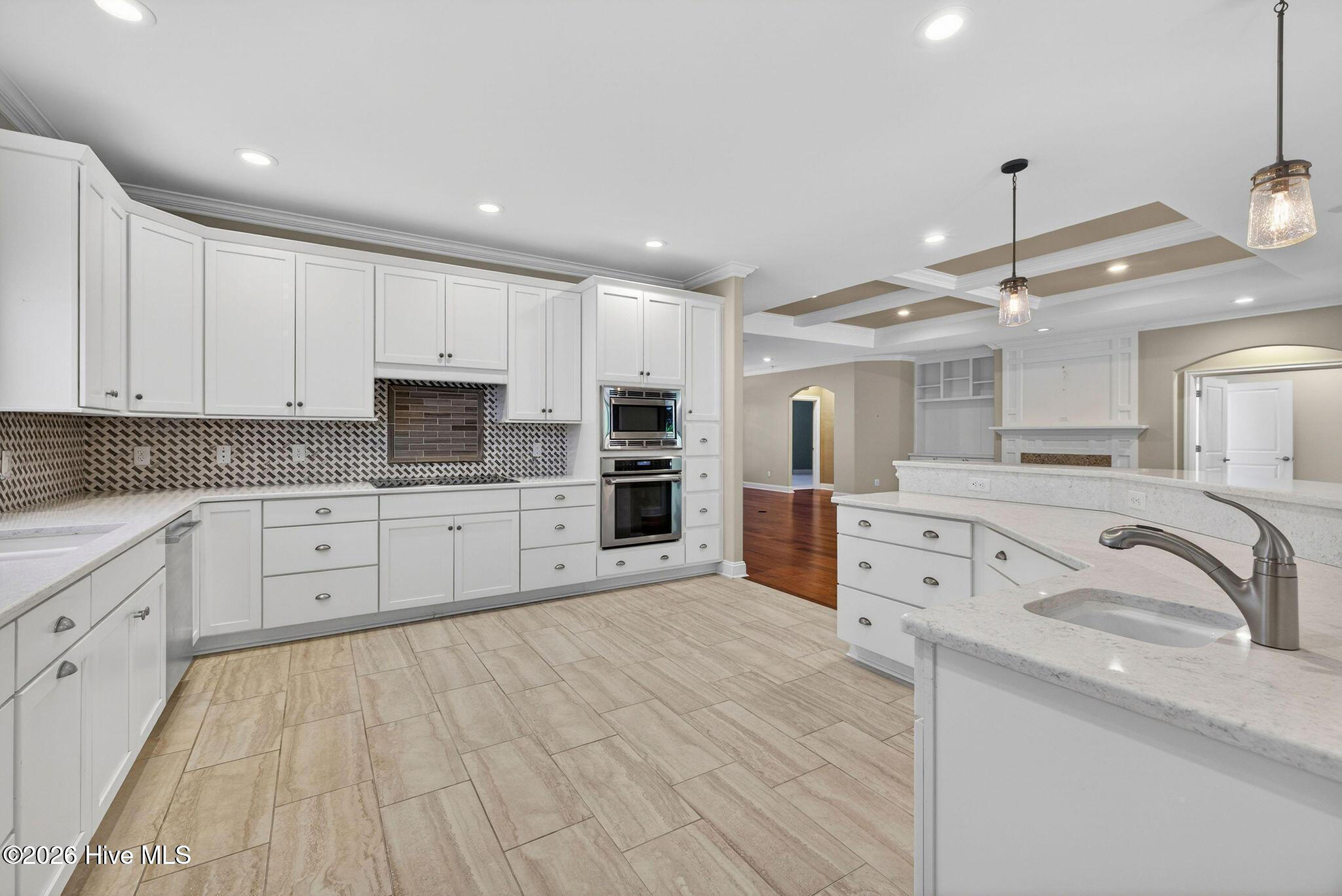 100566278 | Photo 17