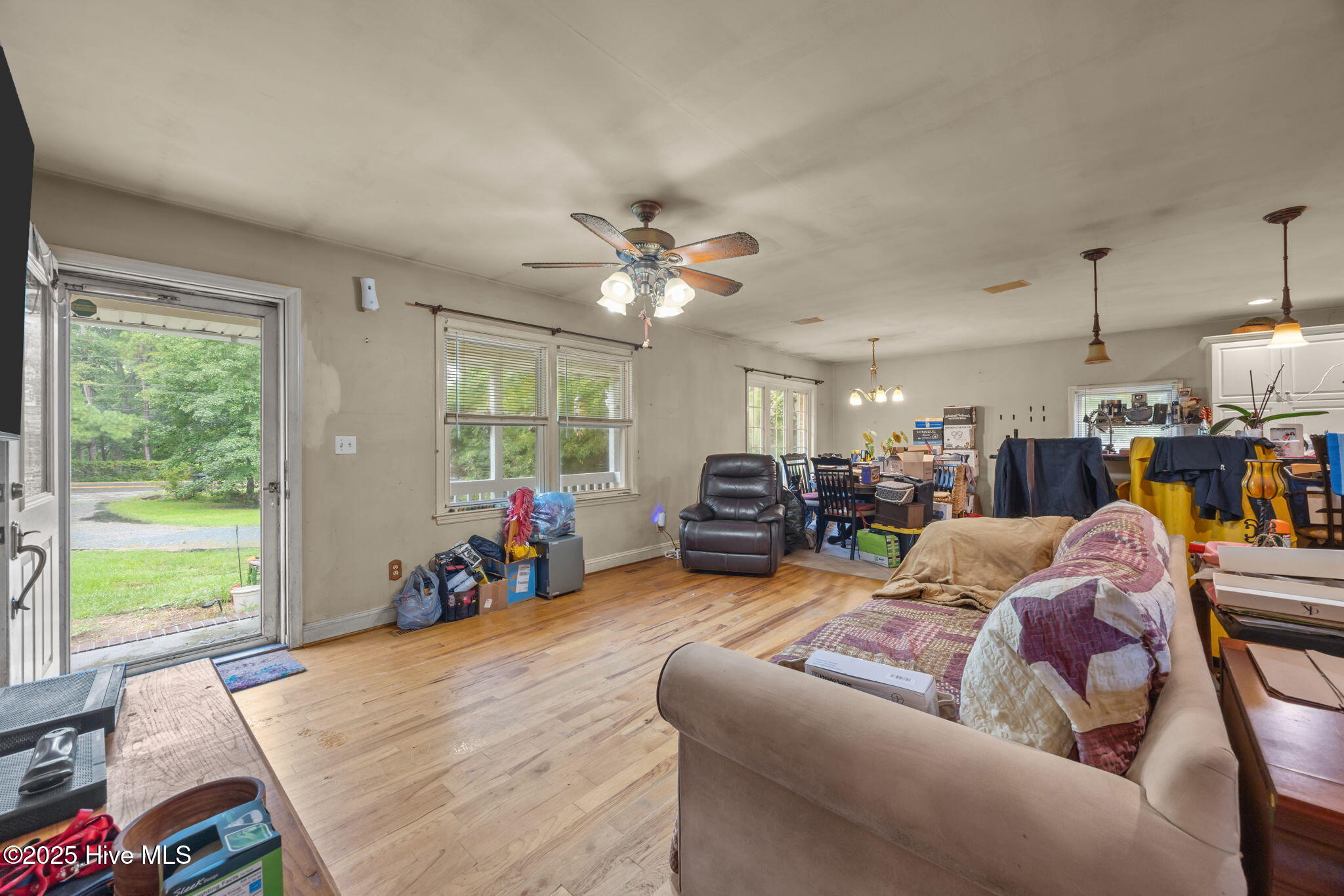 100566802 | Photo 25