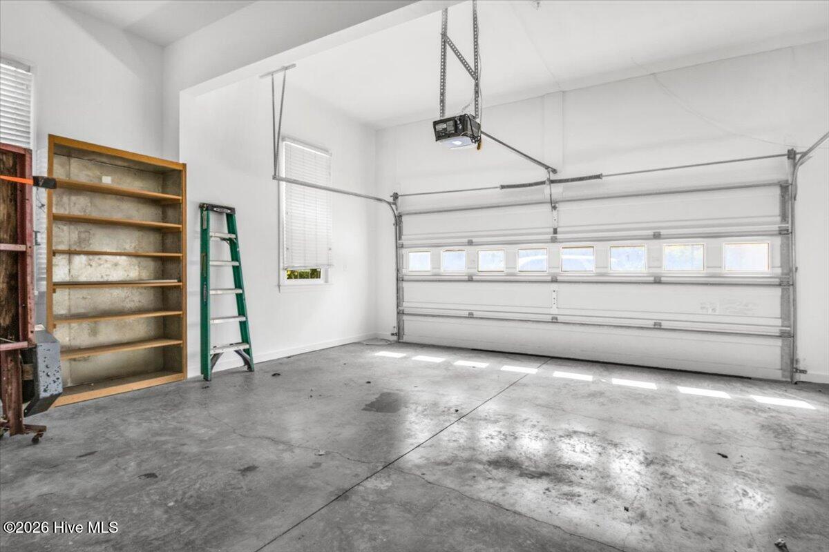 100564445 | Photo 50