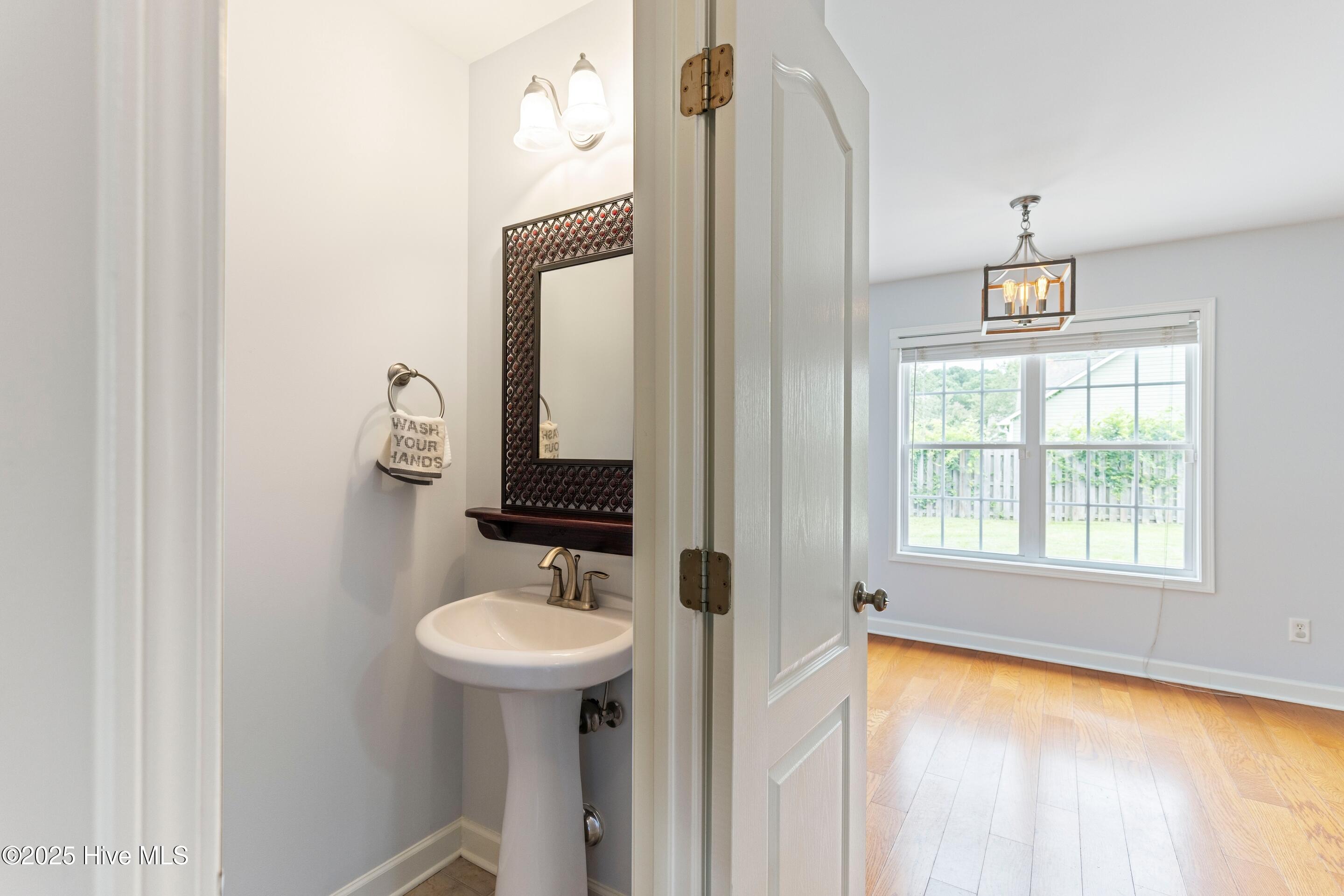 100527201 | Photo 22