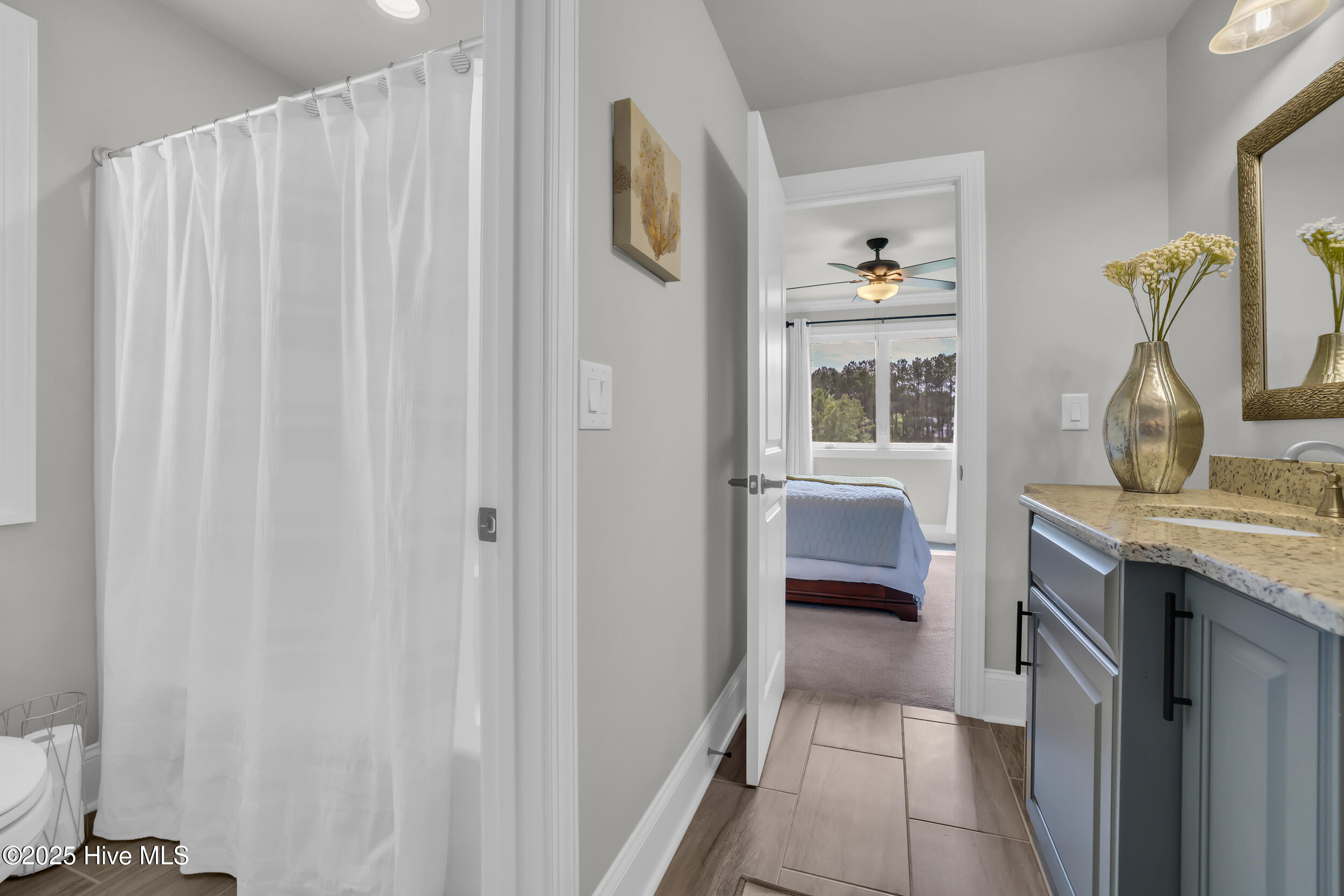 100502745 | Photo 34