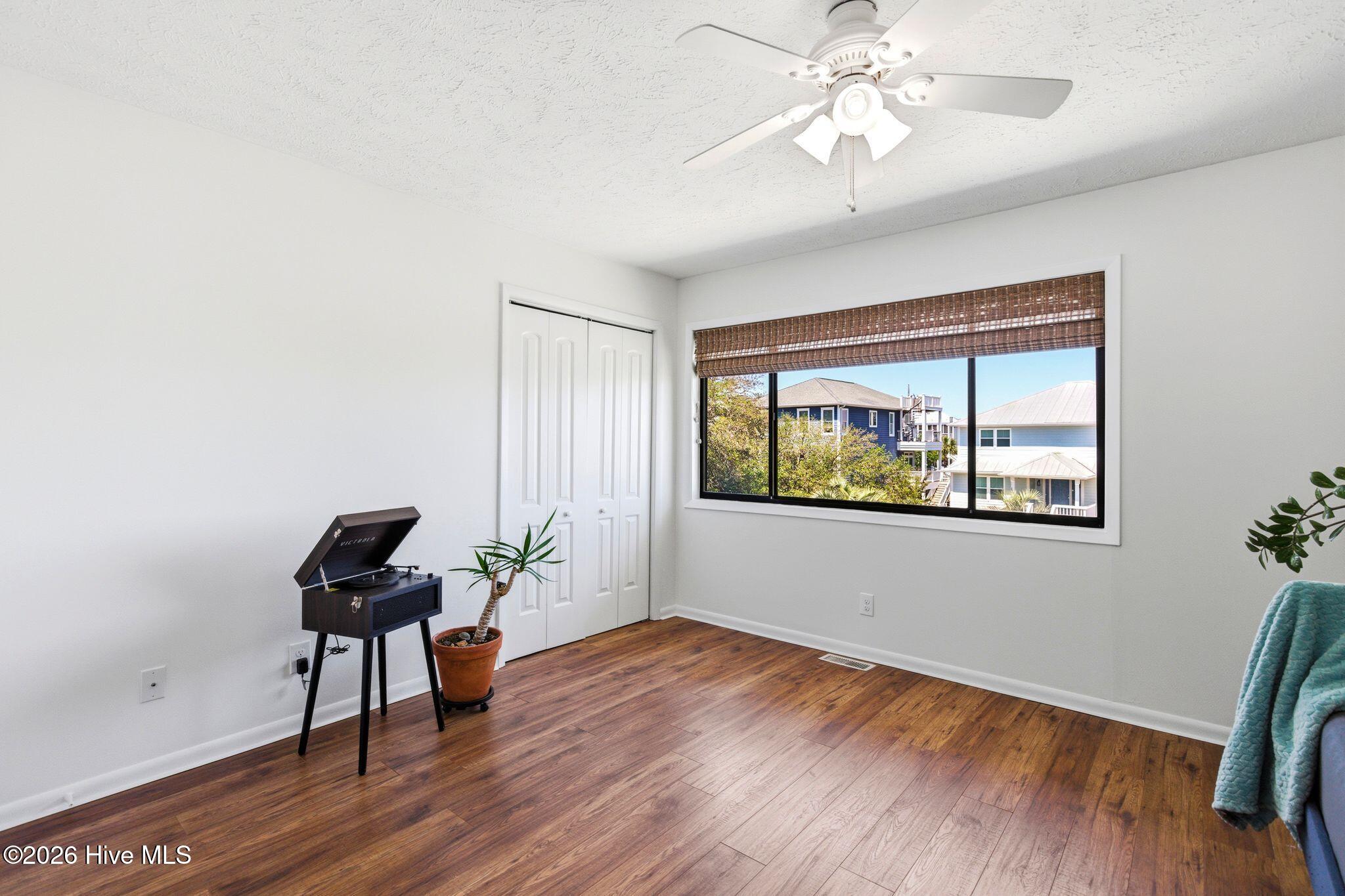 100568885 | Photo 27