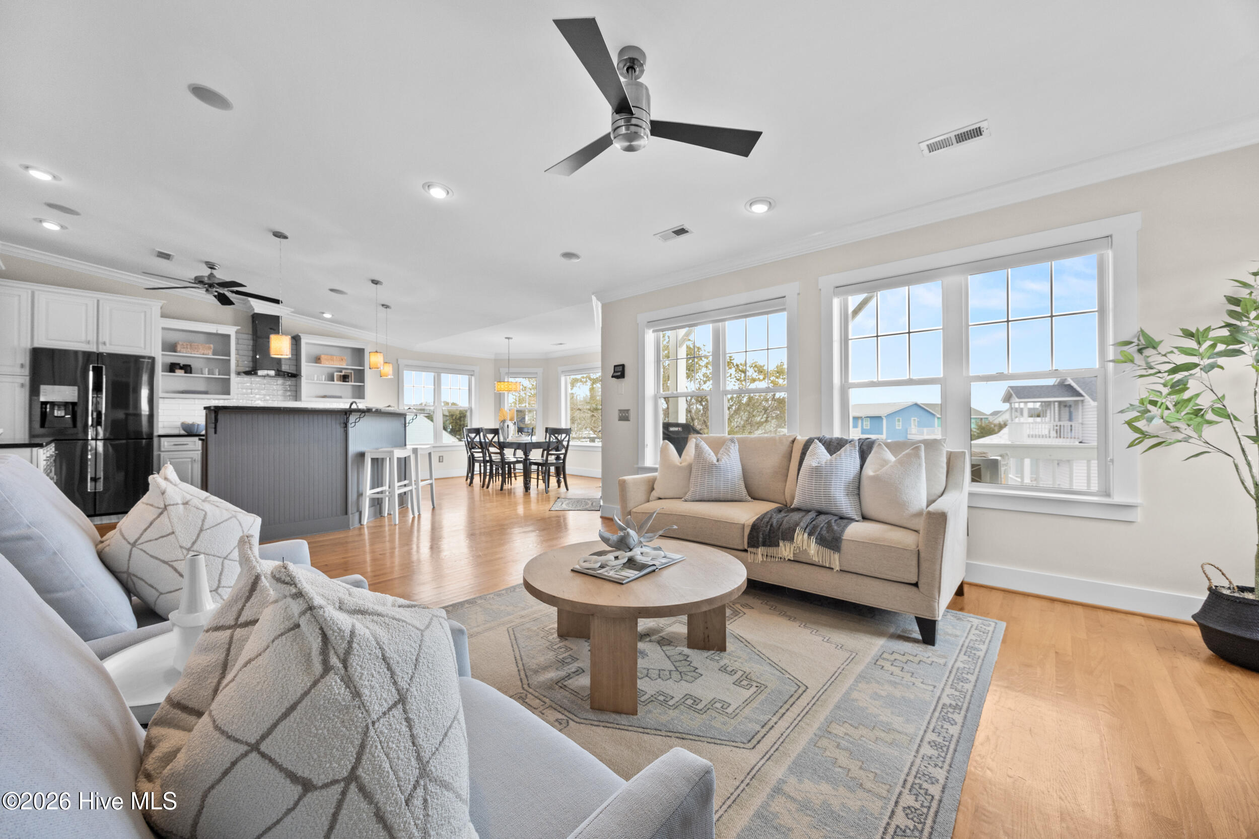 100552893 | Photo 19