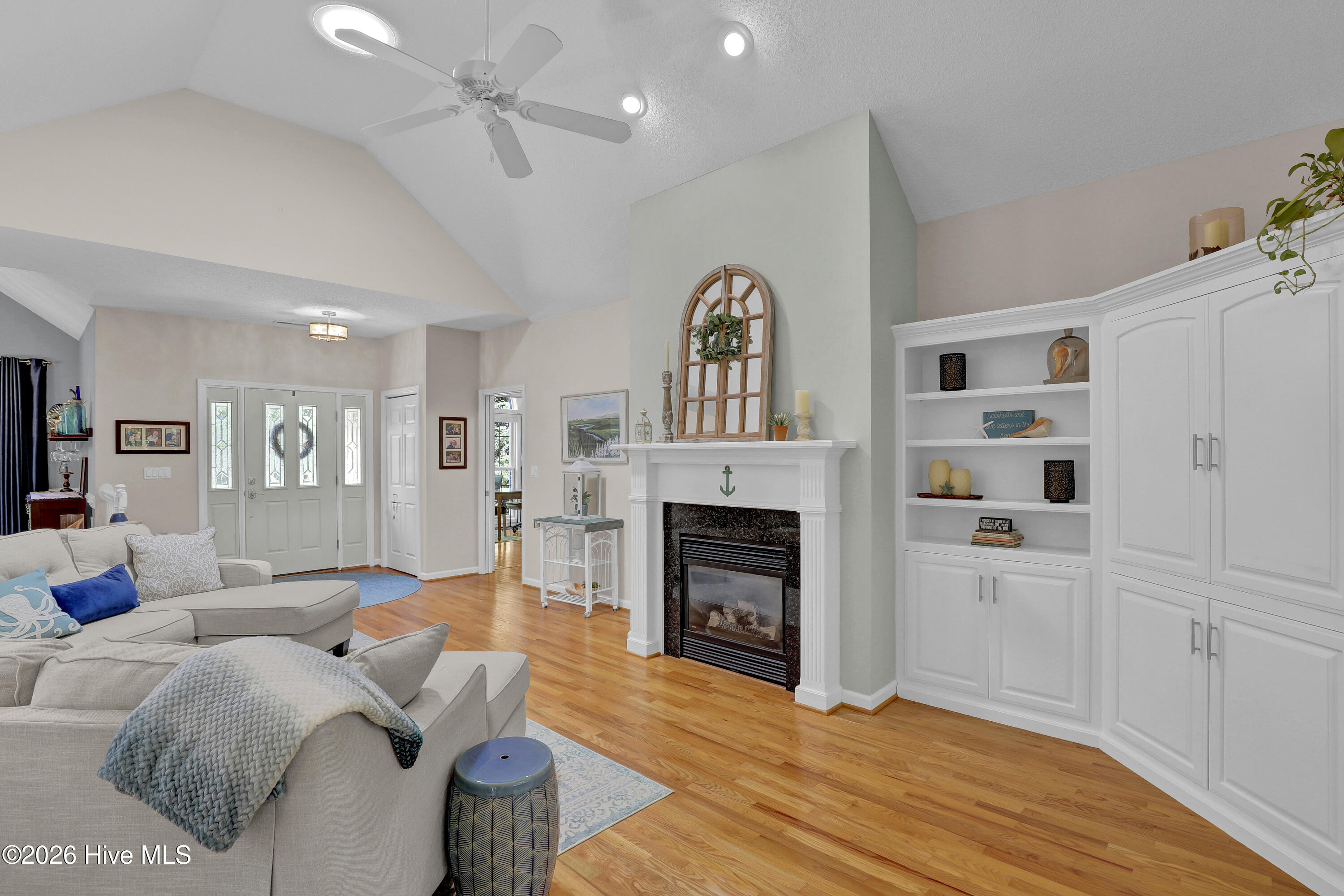 100570699 | Photo 13