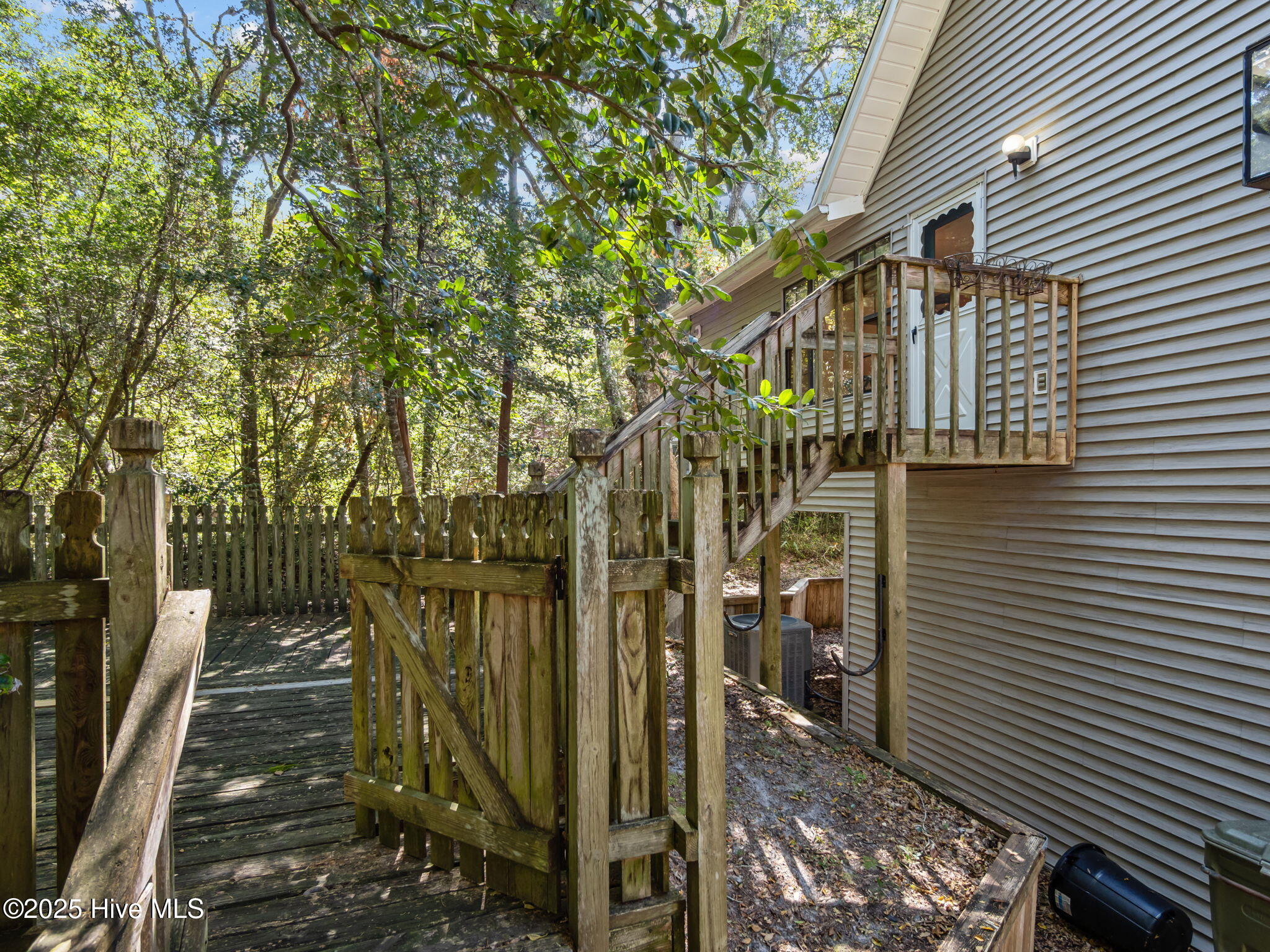 100533073 | Photo 42