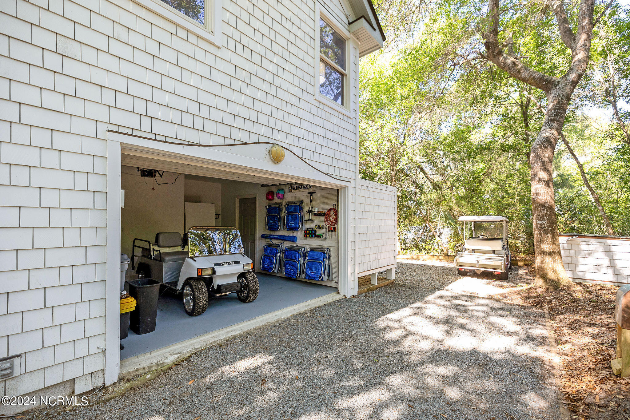 100493590 | Photo 52