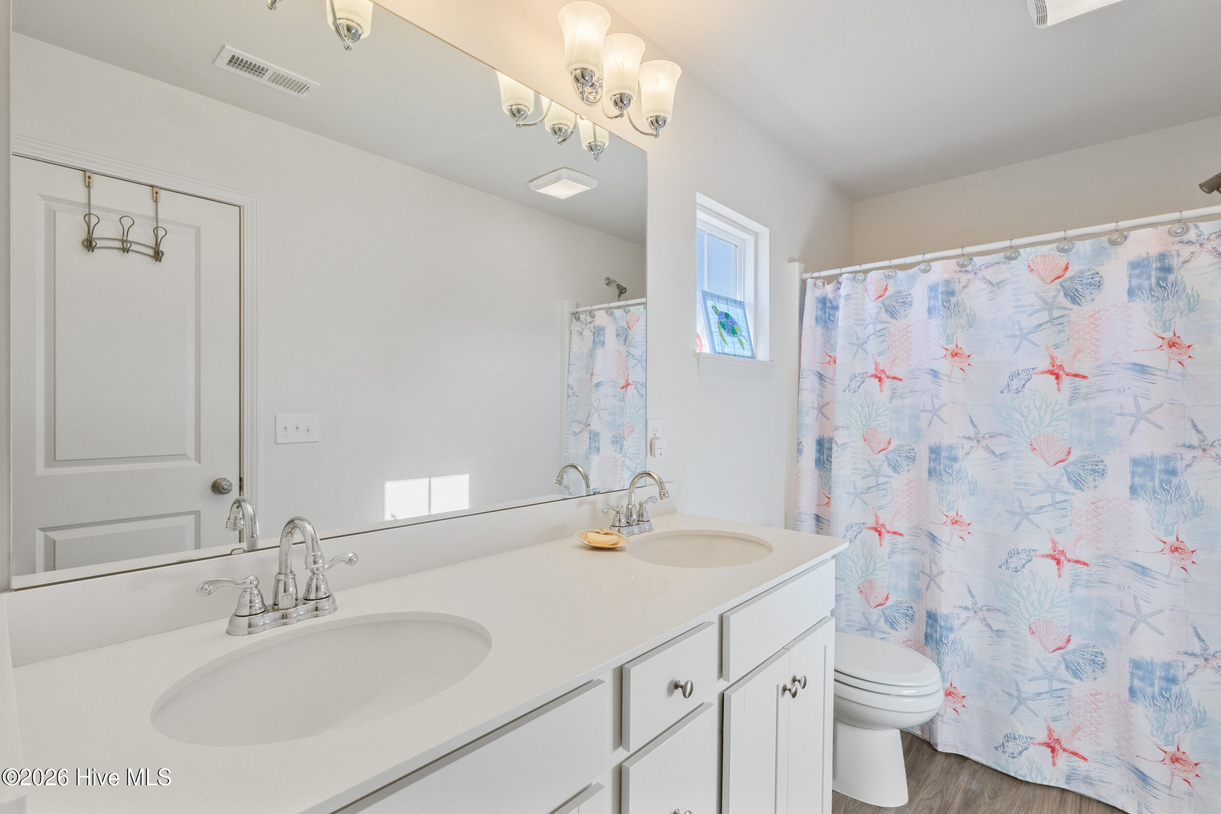 100549319 | Photo 32