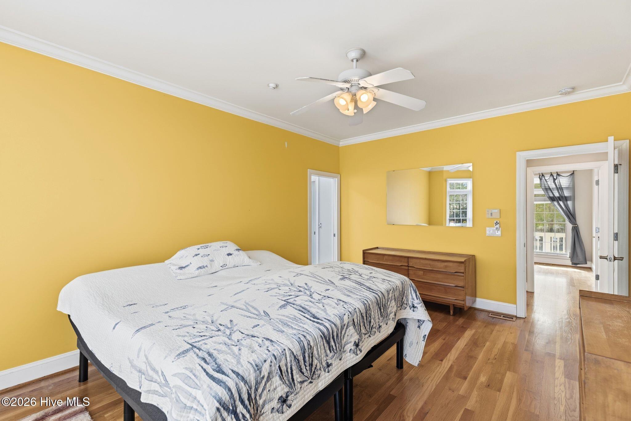 100561180 | Photo 40