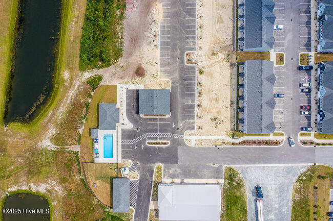 100543648 | Photo 39