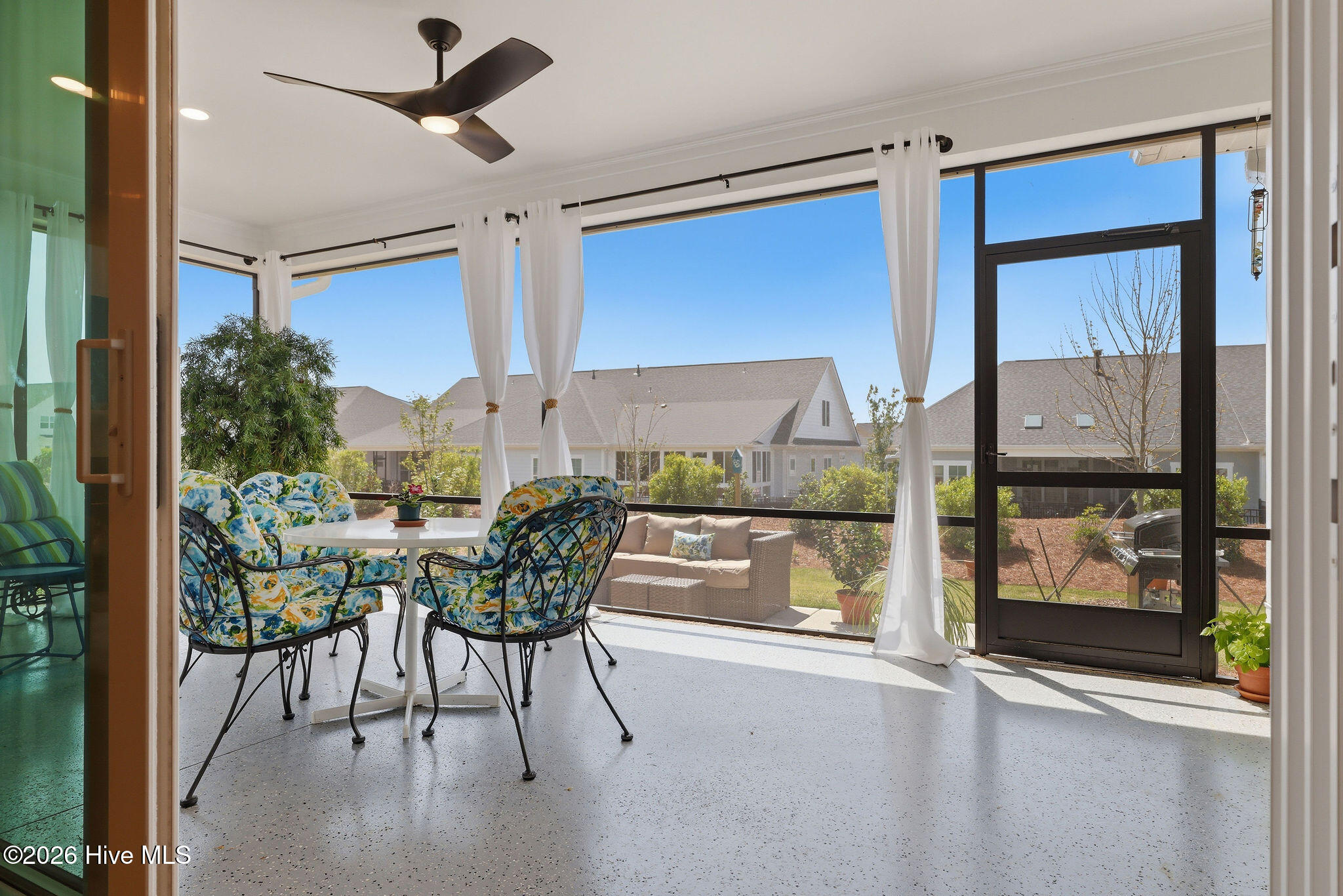 100568538 | Photo 21