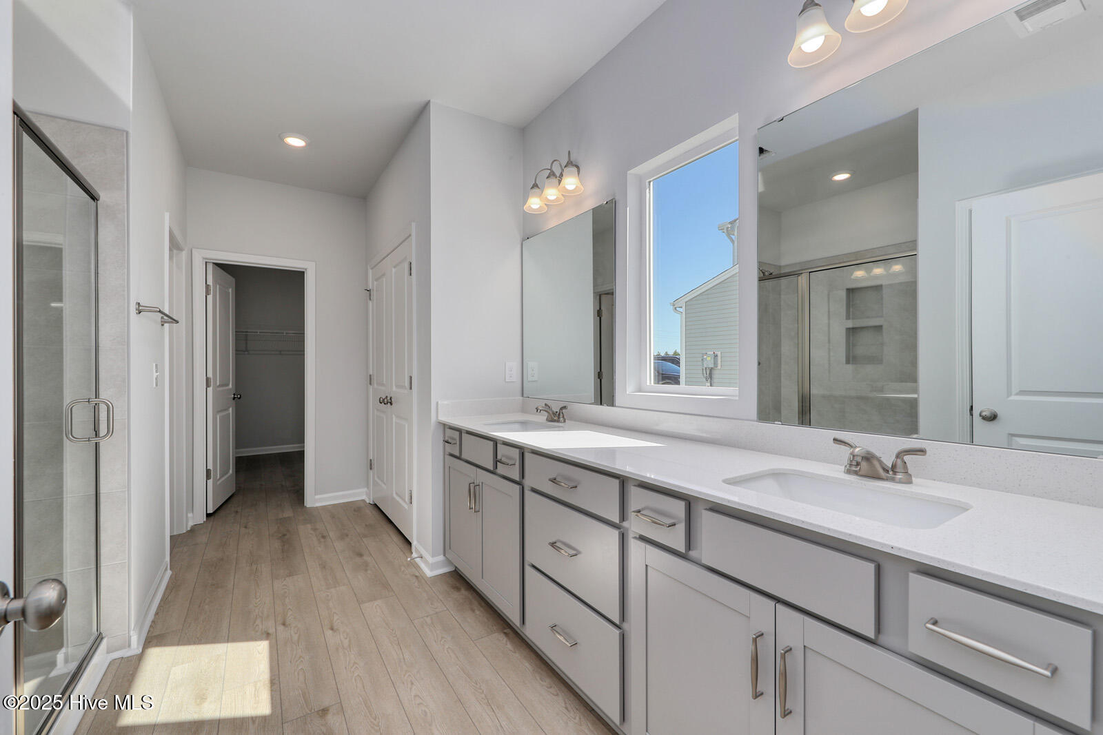 100508925 | Photo 64