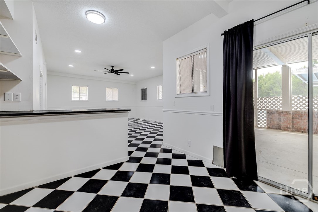440 Pecan entertainment room