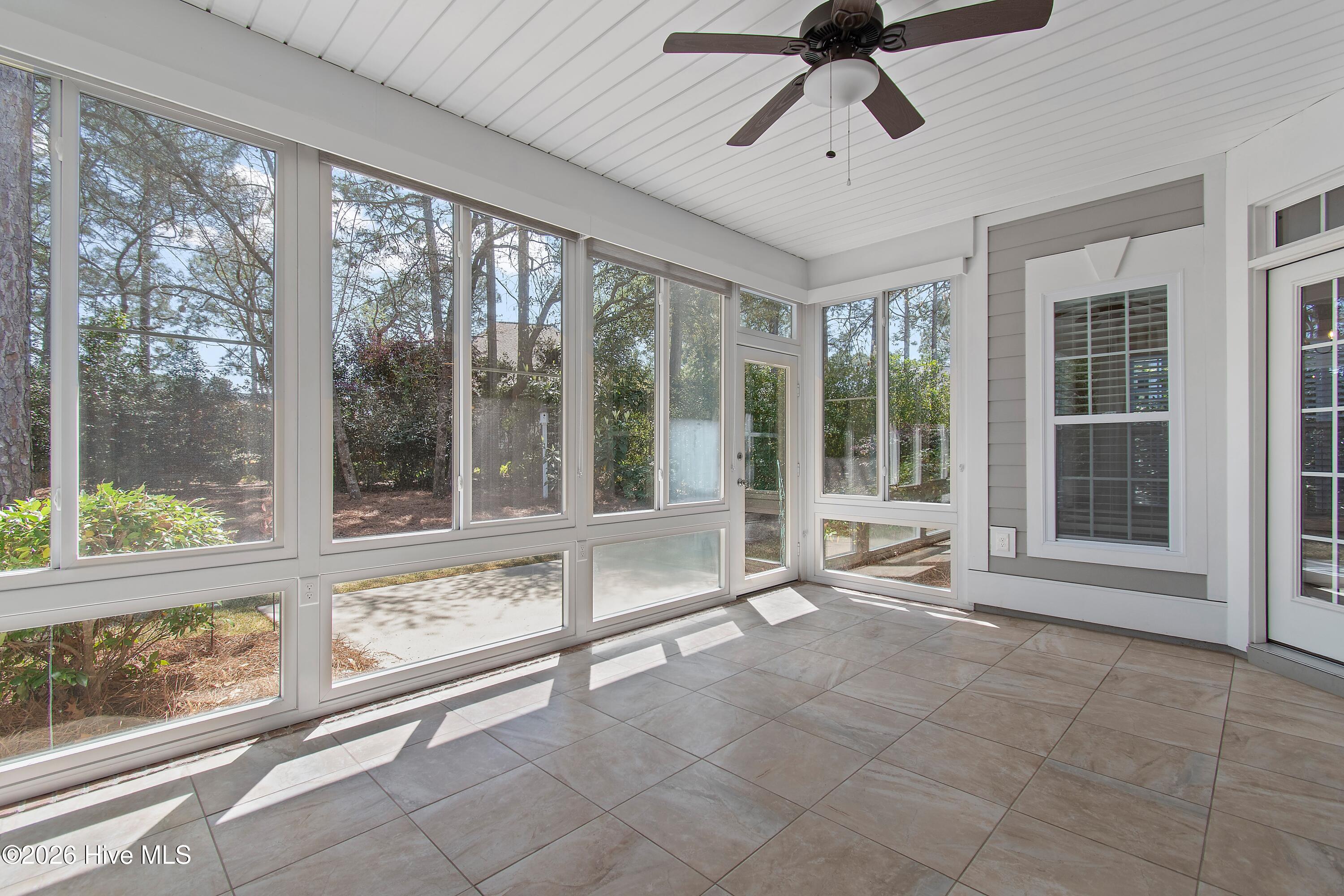 100563713 | Photo 33