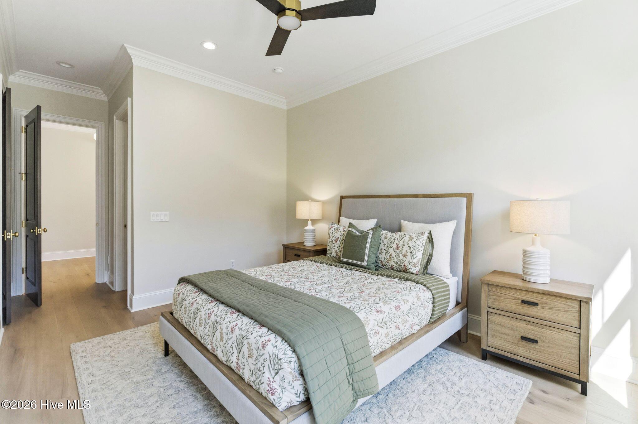 100570119 | Photo 46