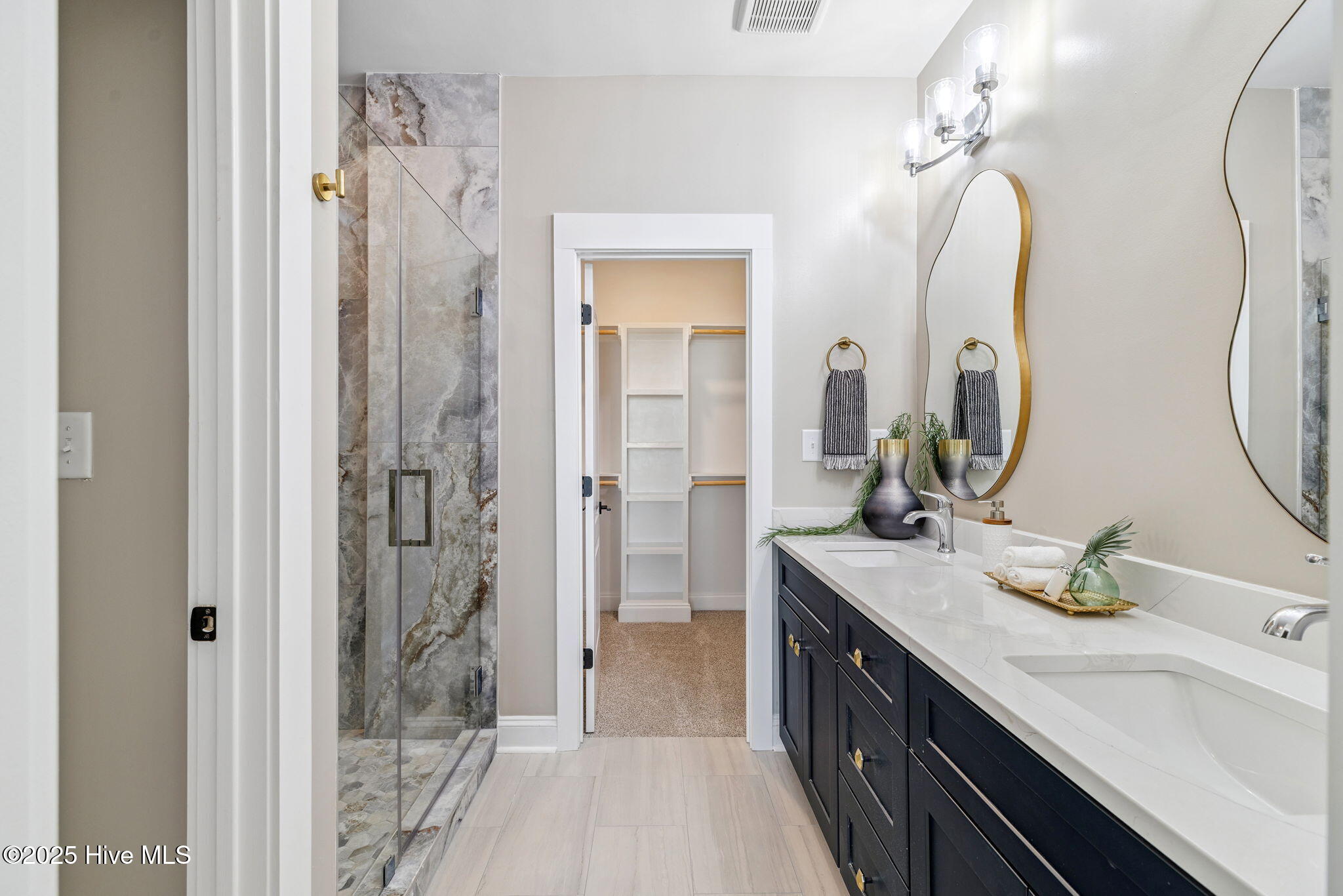 100541417 | Photo 24