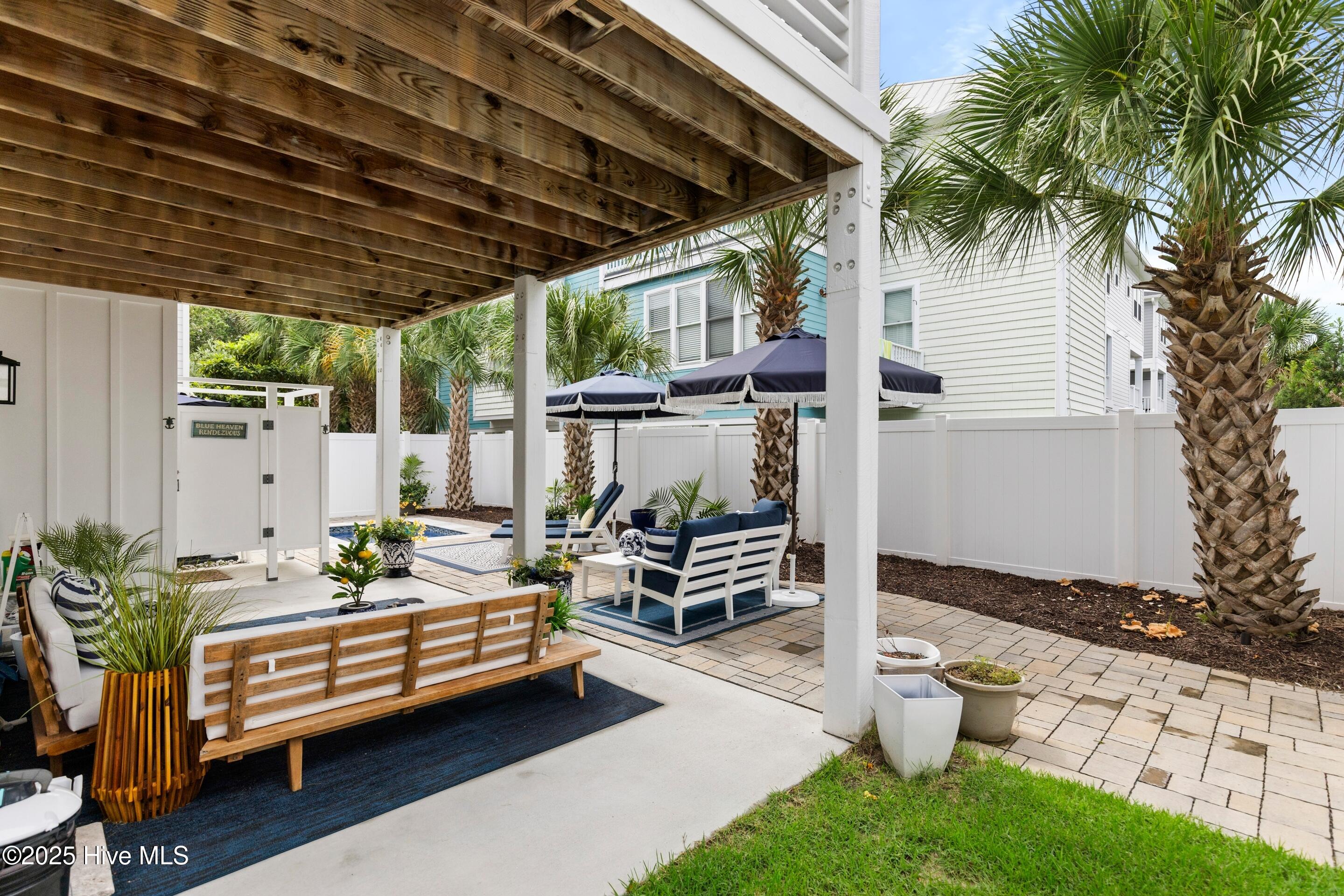 100532410 | Photo 75