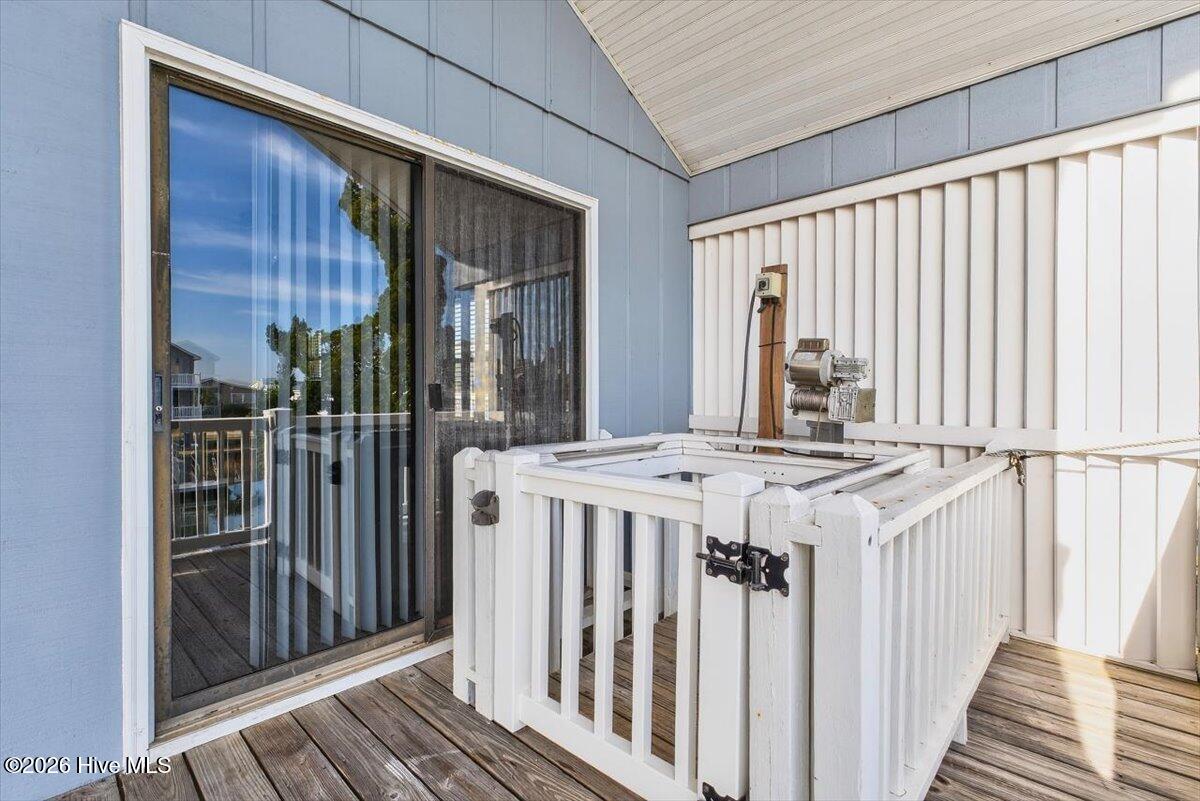 100548293 | Photo 38