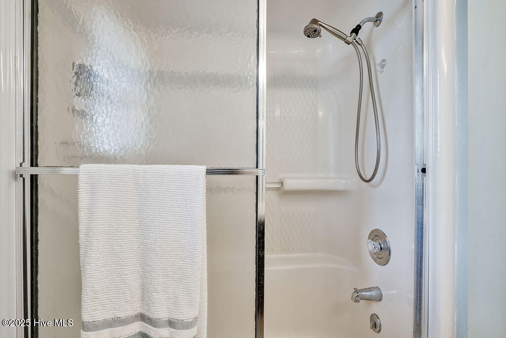 100515391 | Photo 25