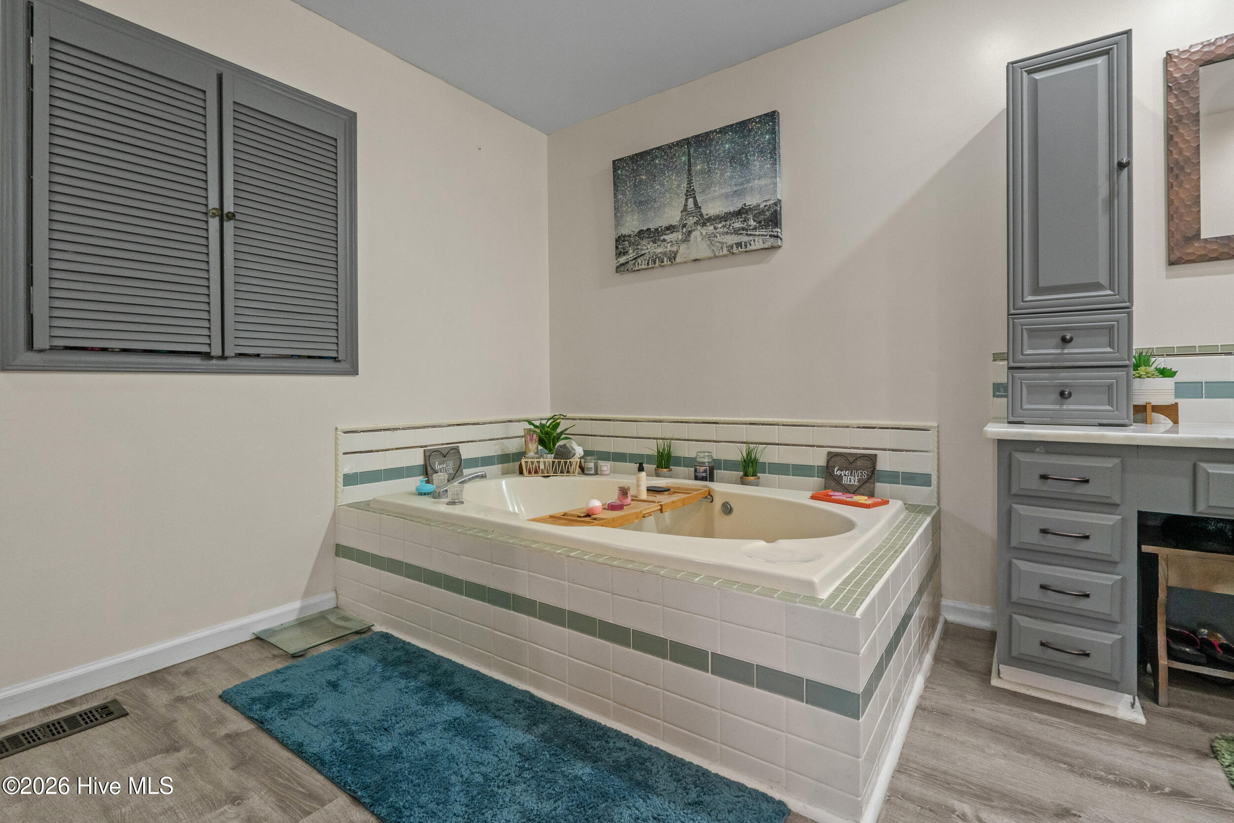 100556082 | Photo 21