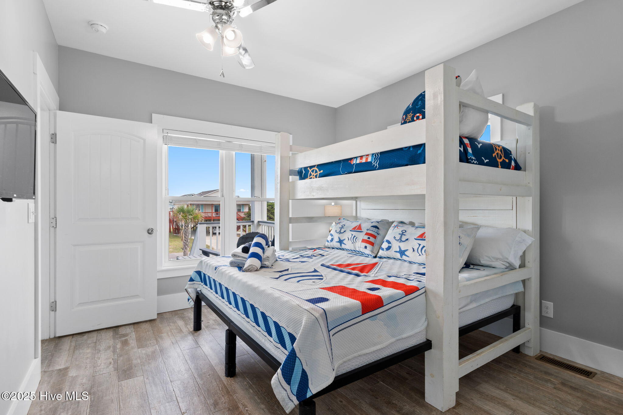 100528214 | Photo 53