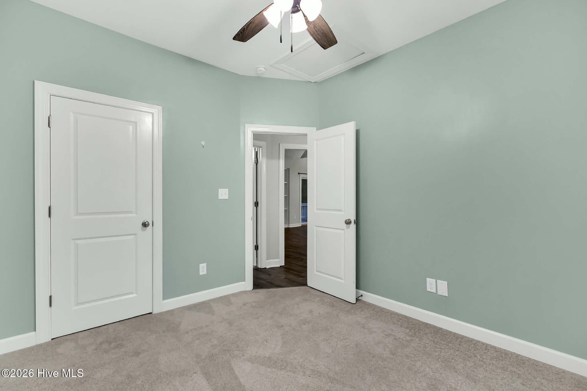 100561809 | Photo 13