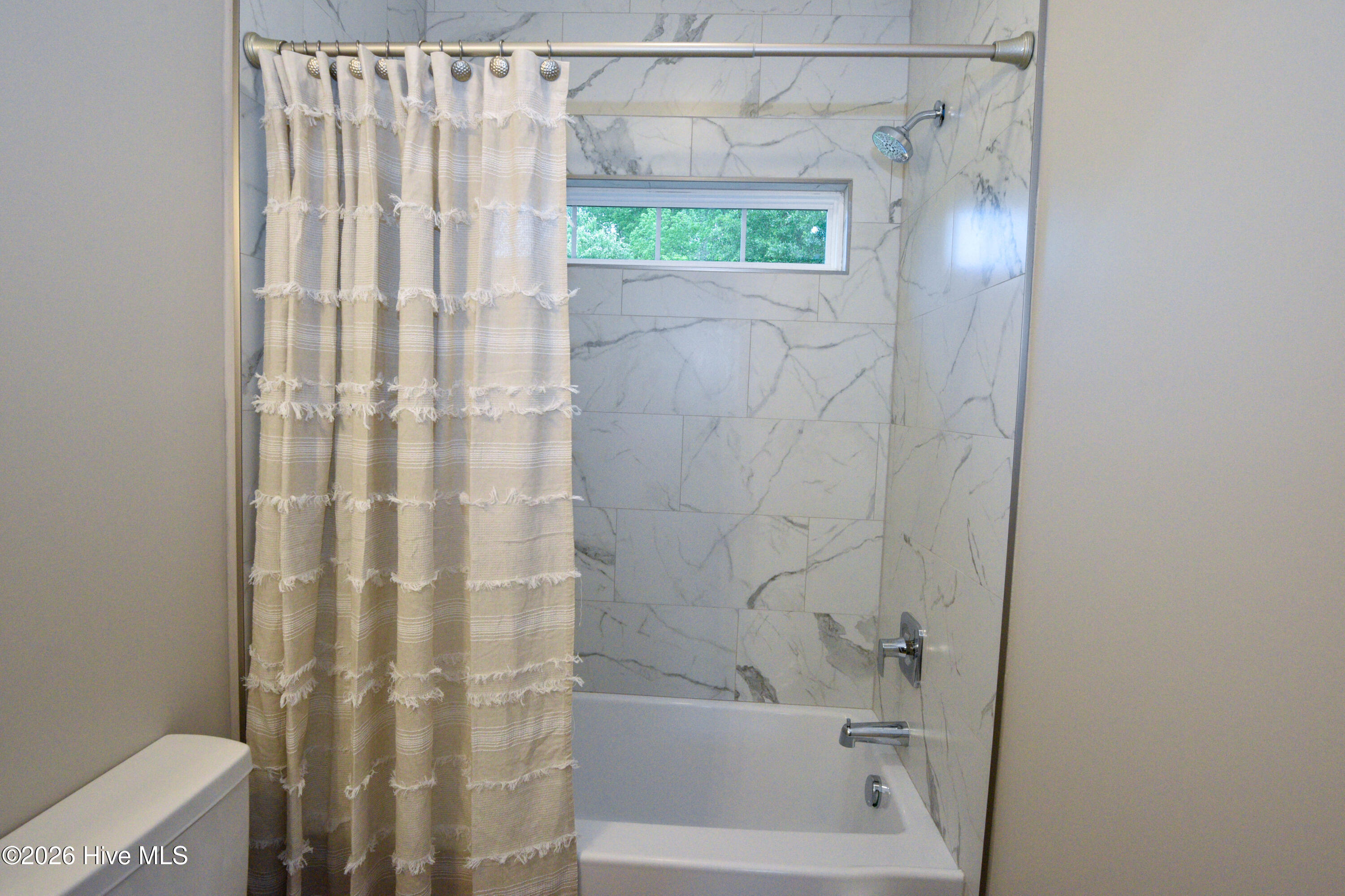 100569320 | Photo 49