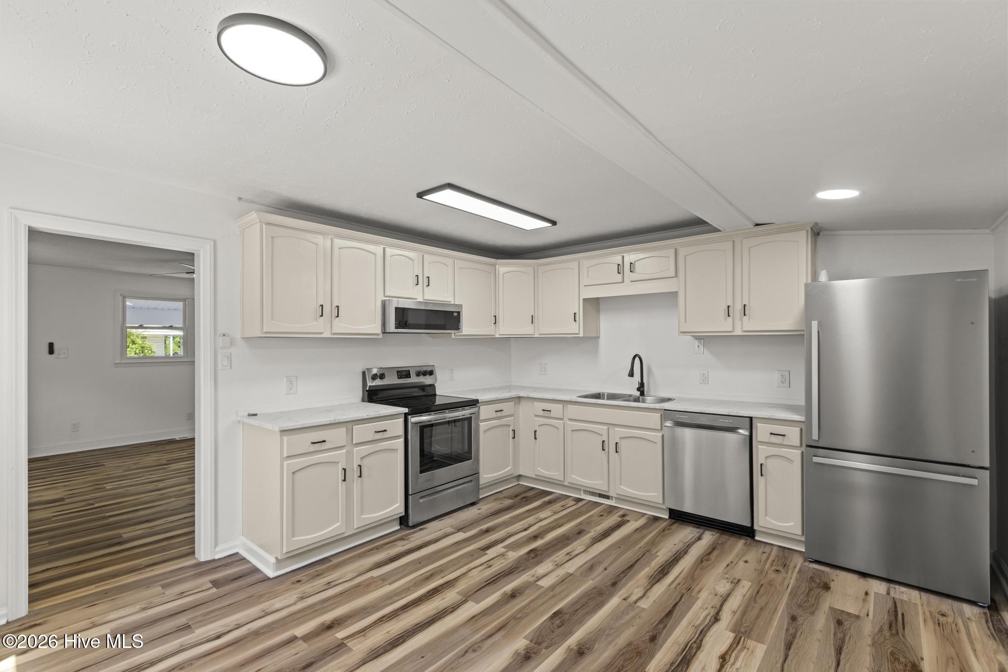 100569487 | Photo 14