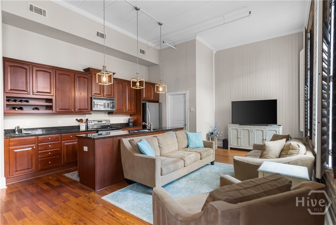 The condo offers unbeatable walkability.