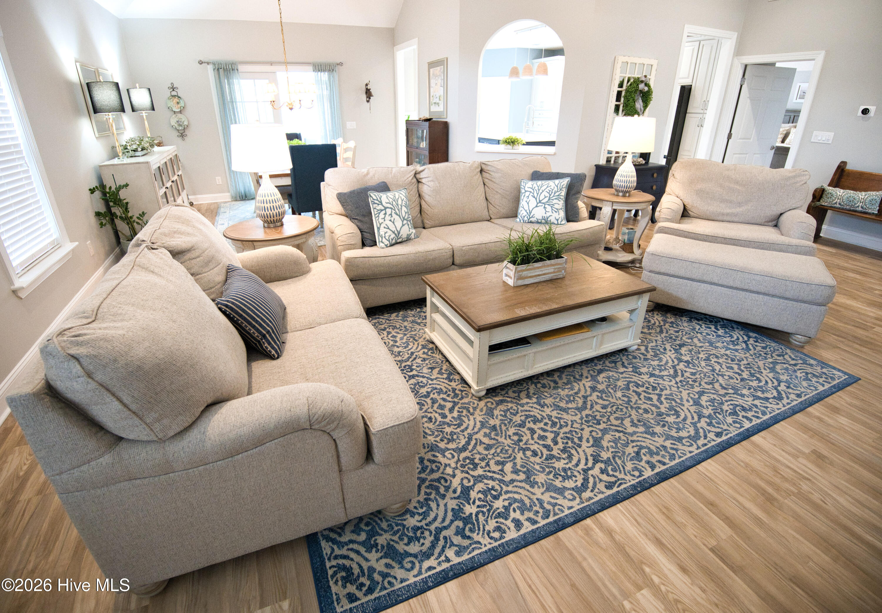 100558044 | Photo 14